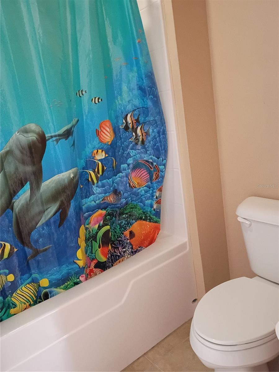 Guest Water Closet and Tub with Shower - 406 WINDBOURNE WAY, HAINES CITY