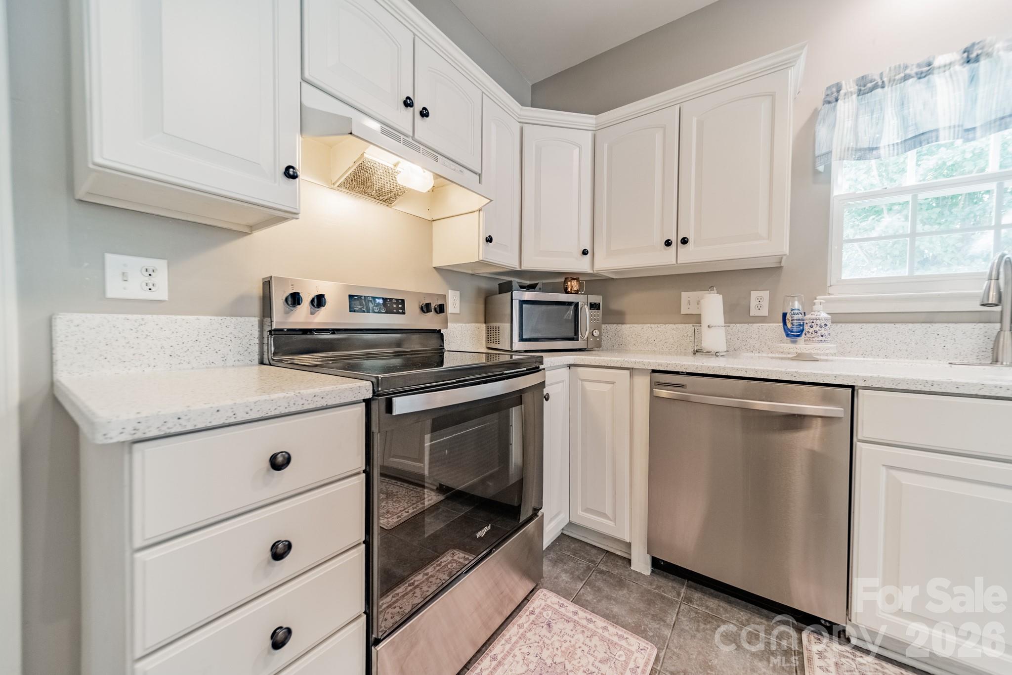 Single Family Residence at 6216 Creek Breeze Road, Charlotte, photo 9 of 35