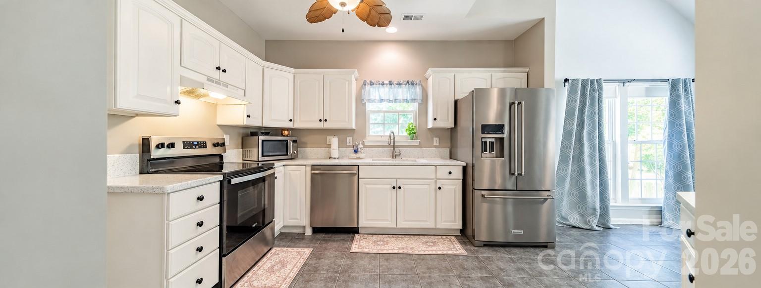 Single Family Residence at 6216 Creek Breeze Road, Charlotte, photo 10 of 35