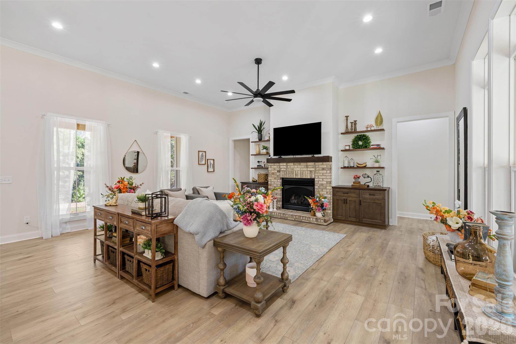 Living Room - 2137 Overbrook Way, Kershaw