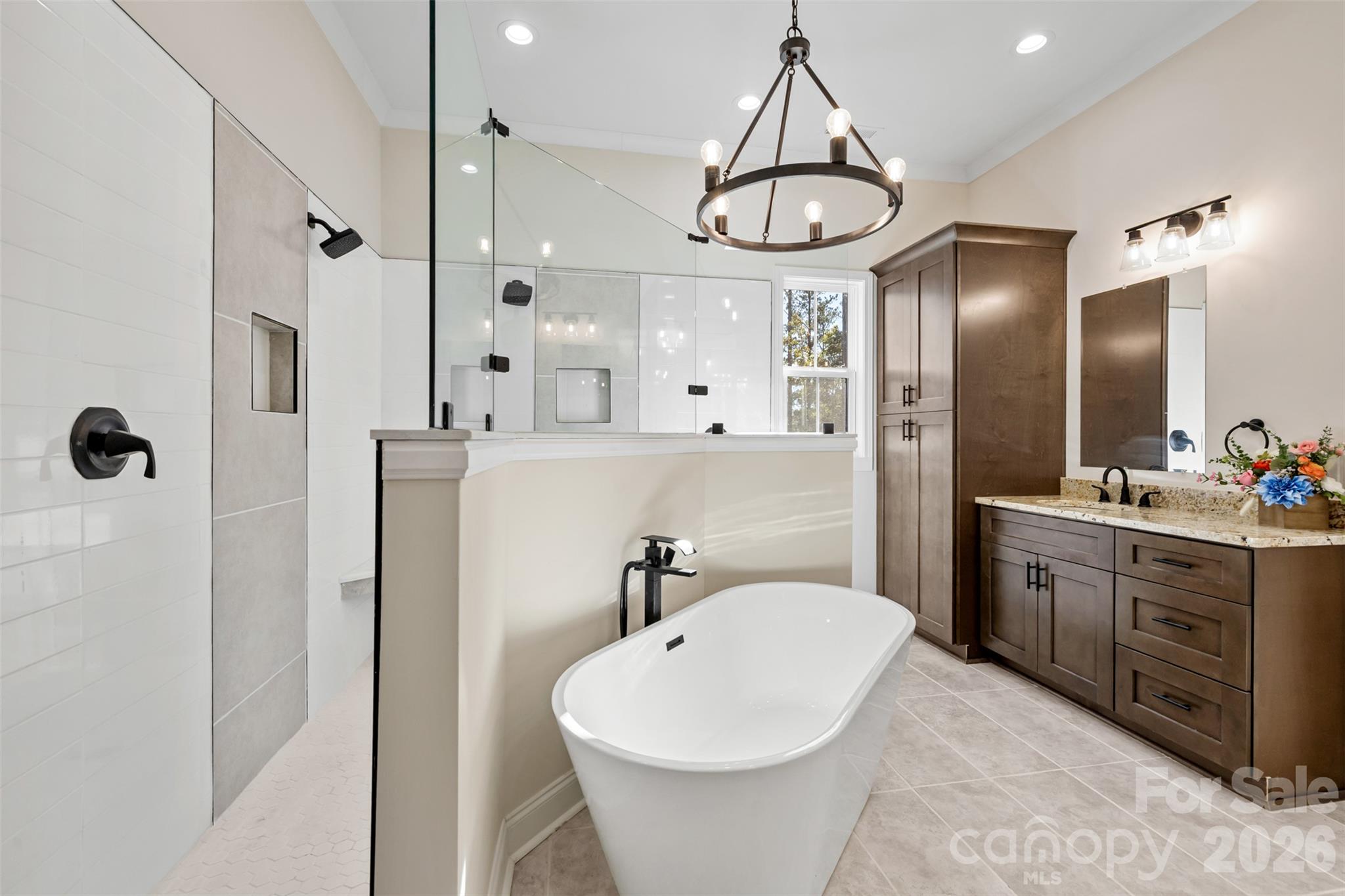 Primary Bath Main House - 2137 Overbrook Way, Kershaw