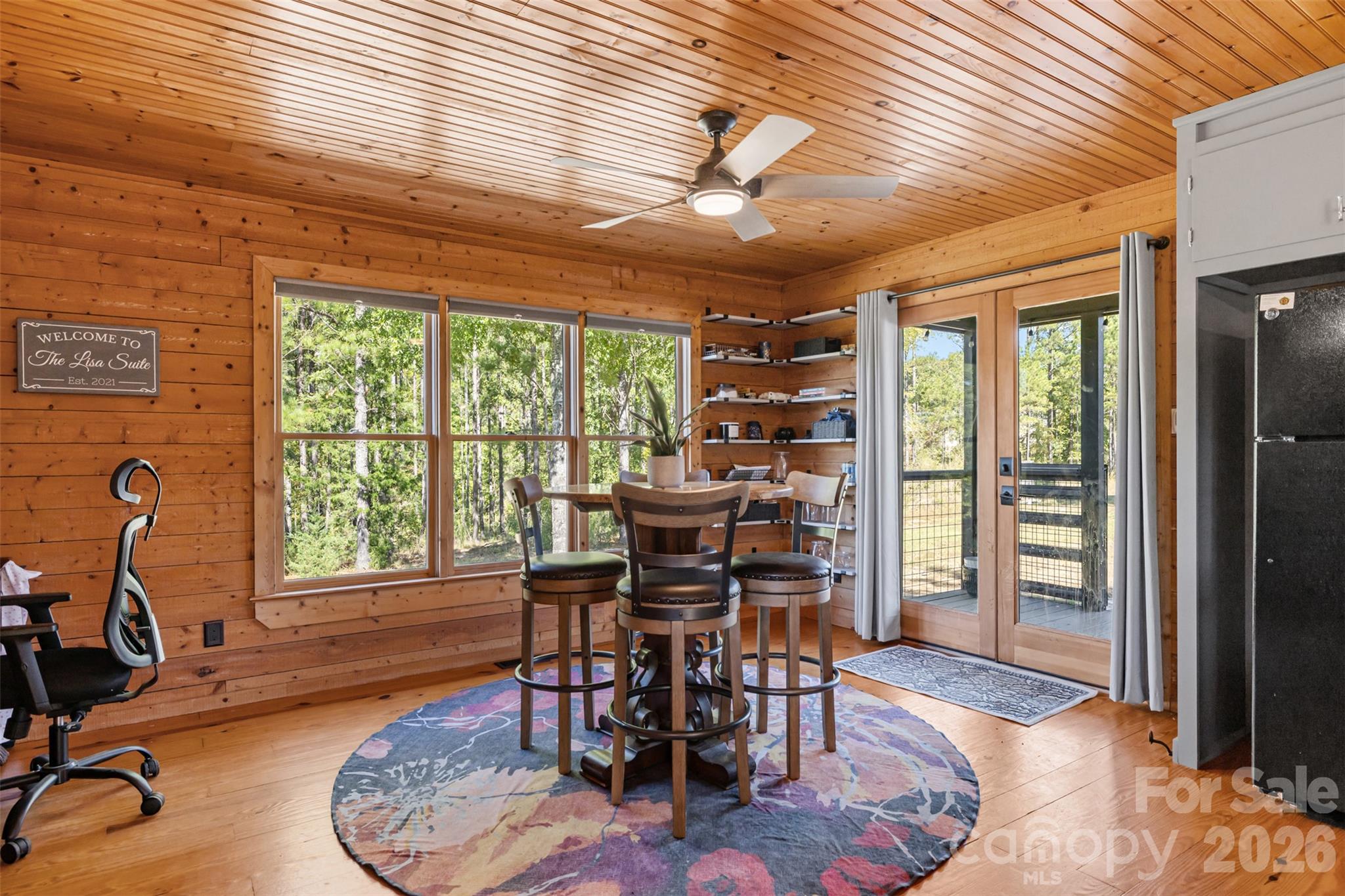 Dining area in cabin - 2137 Overbrook Way, Kershaw