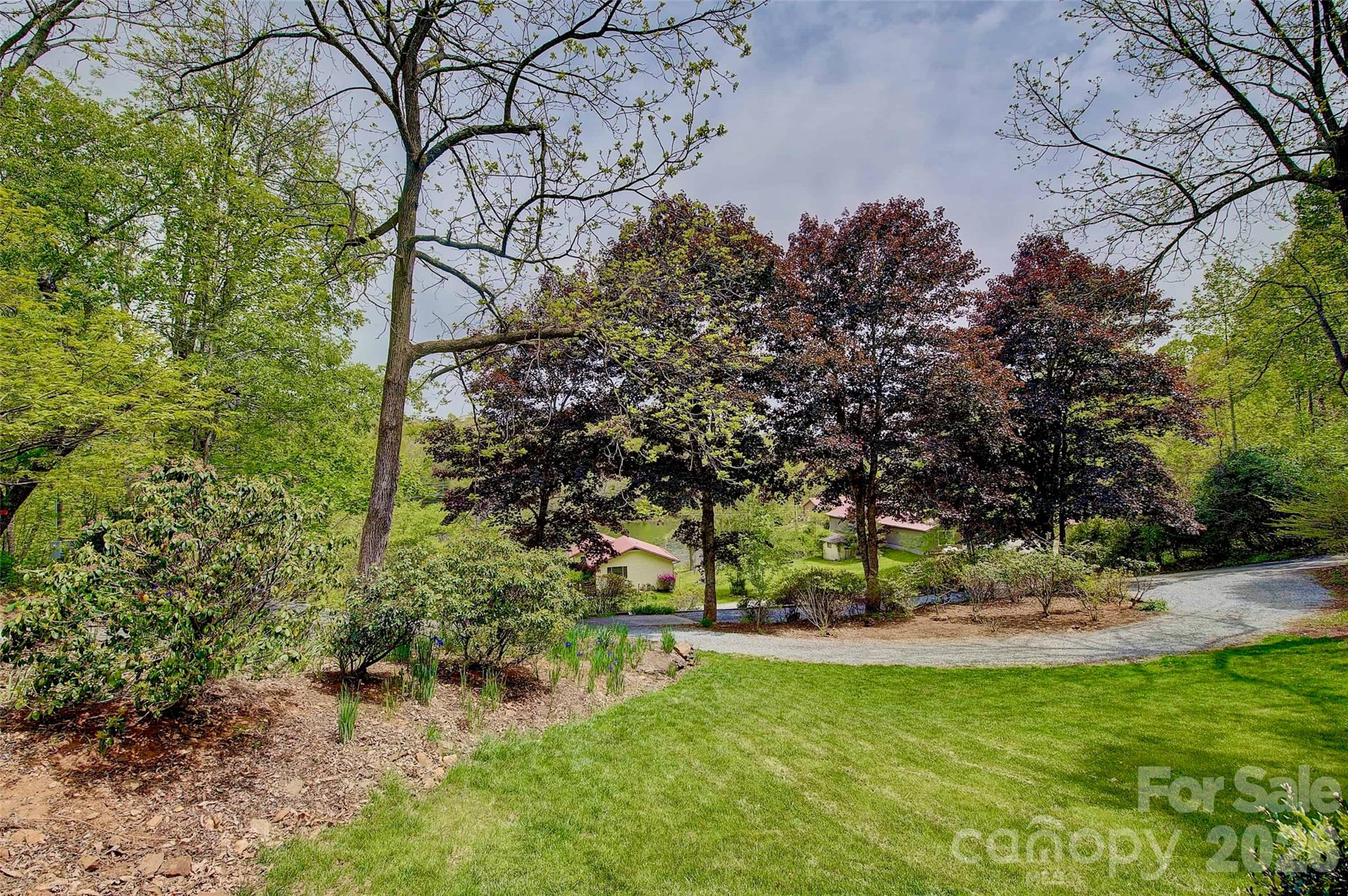 Well thought out natural beauty - 262 Azalea Hills Lane, Spruce Pine