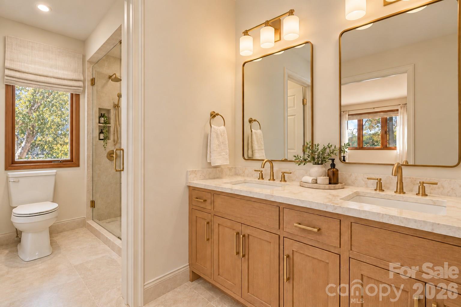 Virtually Staged Upper-Level Primary Ensuite - 35 S Point Lane, Taylorsville