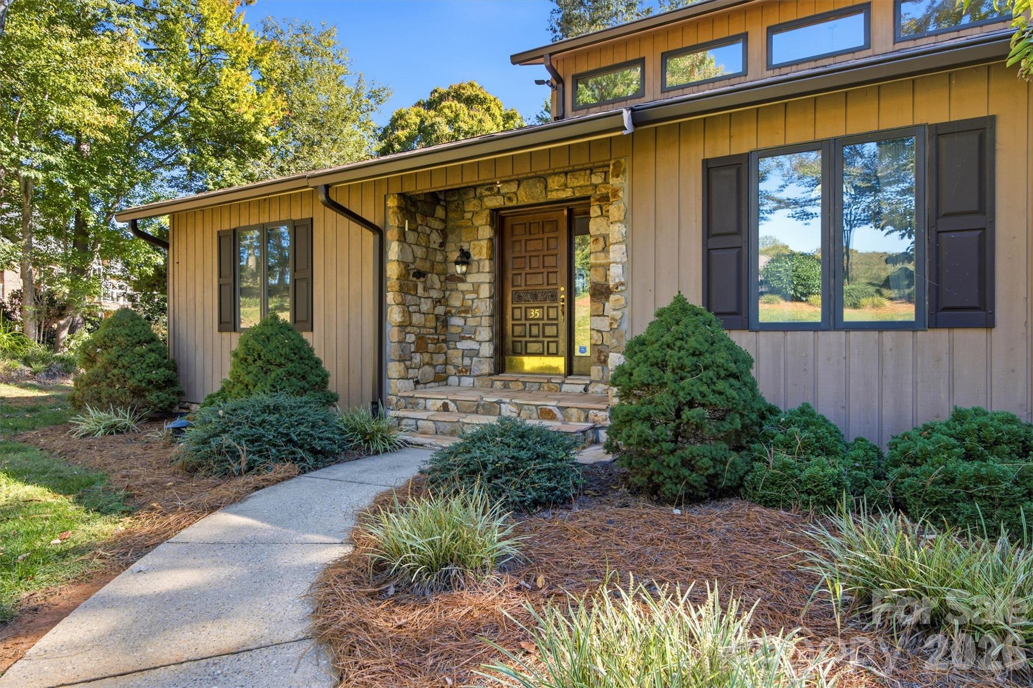 Focused Front Walkway - 35 S Point Lane, Taylorsville