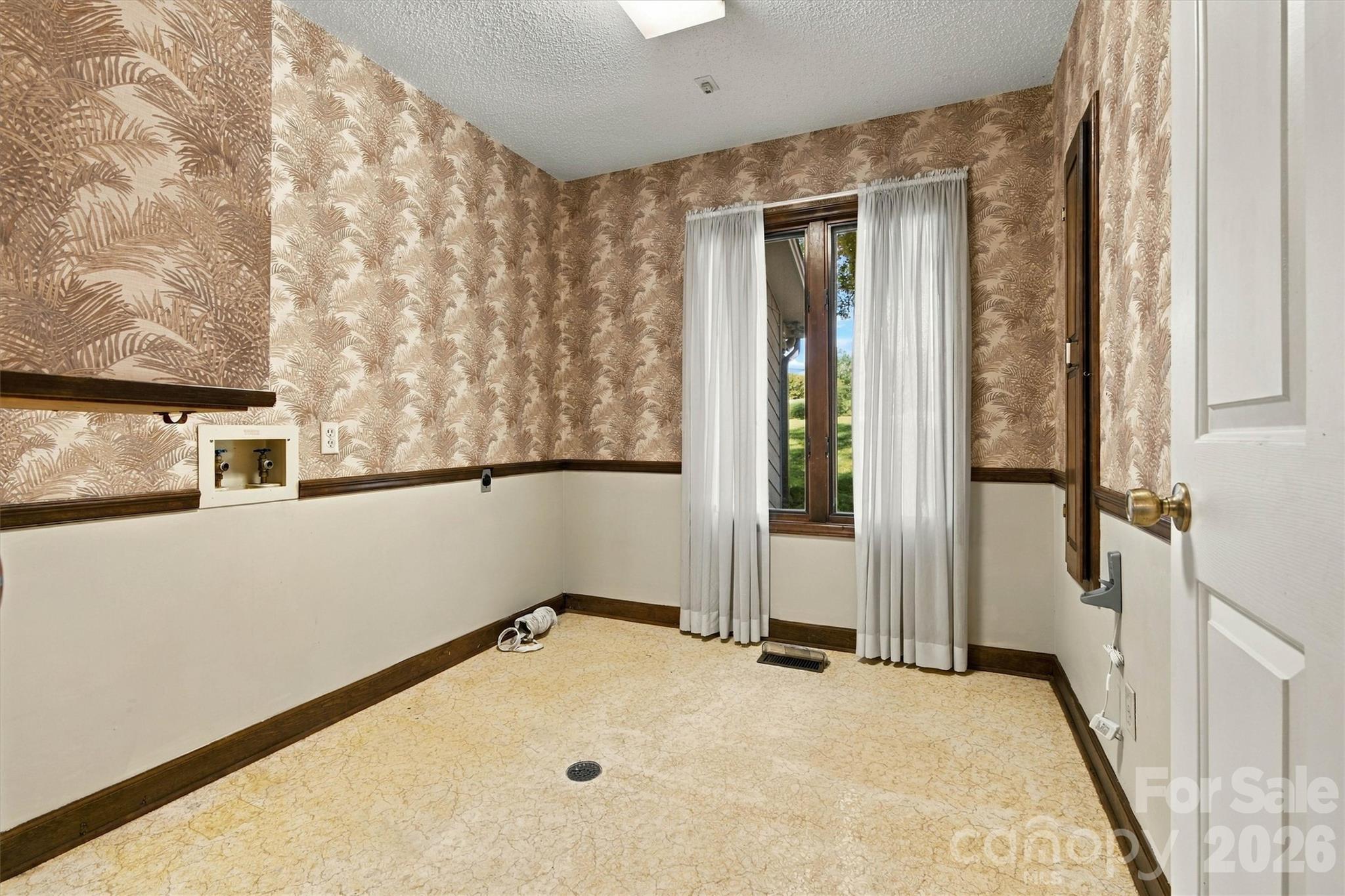 Main Level Laundry Room/Window View - 35 S Point Lane, Taylorsville