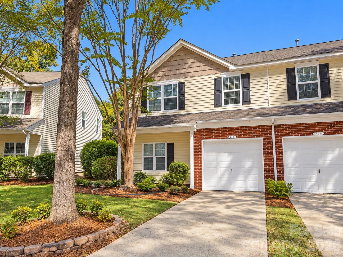 Townhouse at 14254 Tamarack Drive, Charlotte, photo 2 of 36