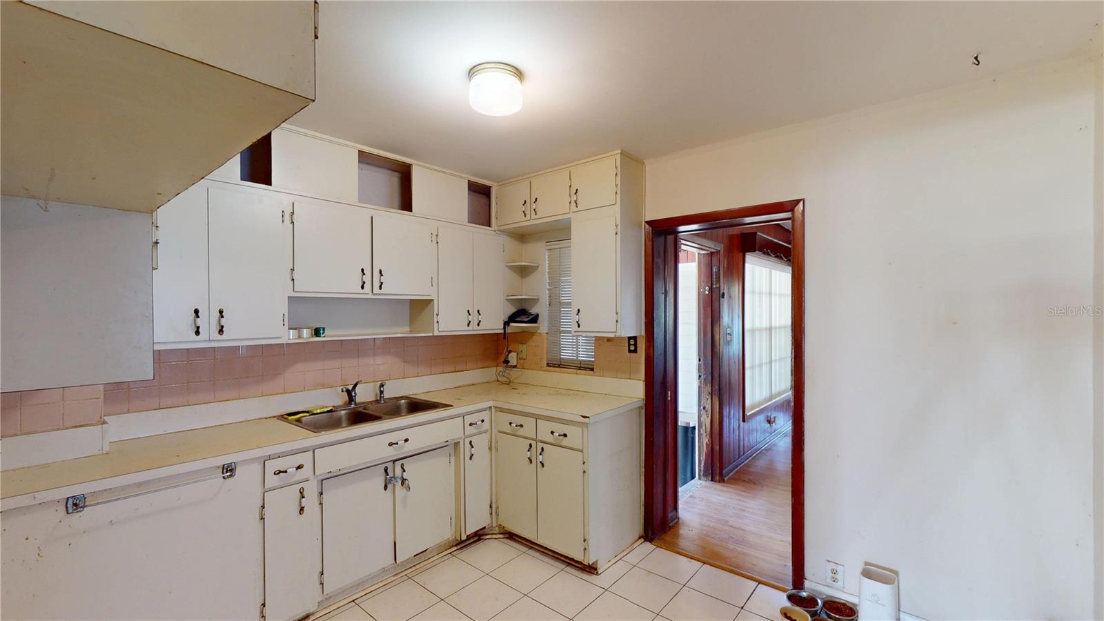 Single Family Residence at 3302 W PAXTON AVE, TAMPA, photo 10 of 32