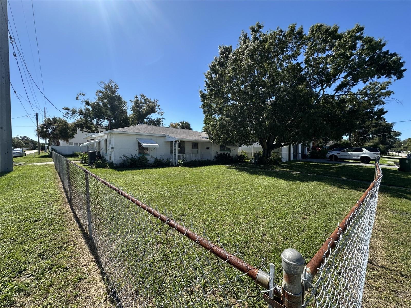 Single Family Residence at 3302 W PAXTON AVE, TAMPA, photo 29 of 32