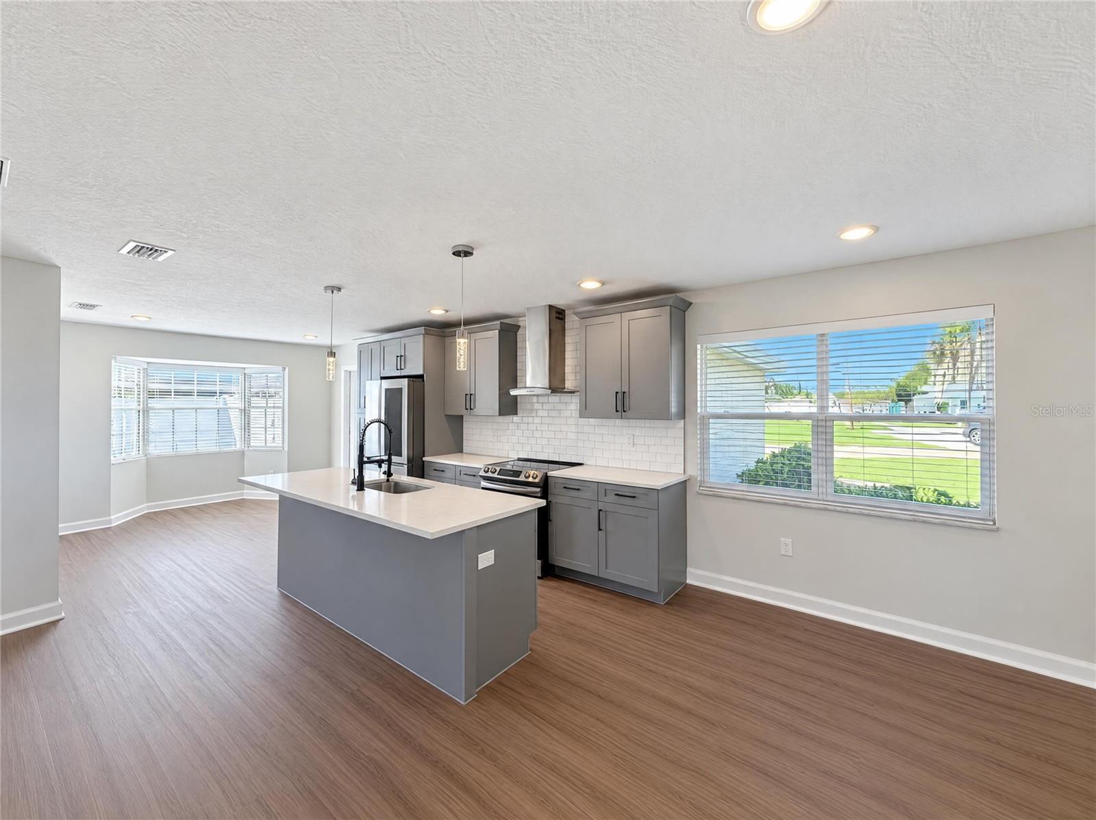 Single Family Residence at 2160 DE LAS FLORES AVE, BARTOW, photo 2 of 21