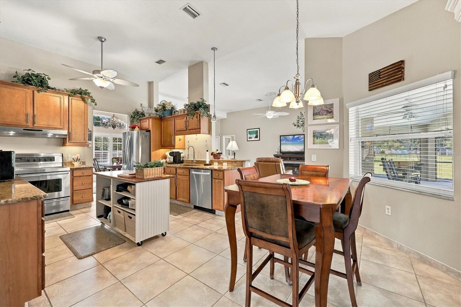 View from standing by guest hallway. - 2805 NORWOOD LN, VENICE