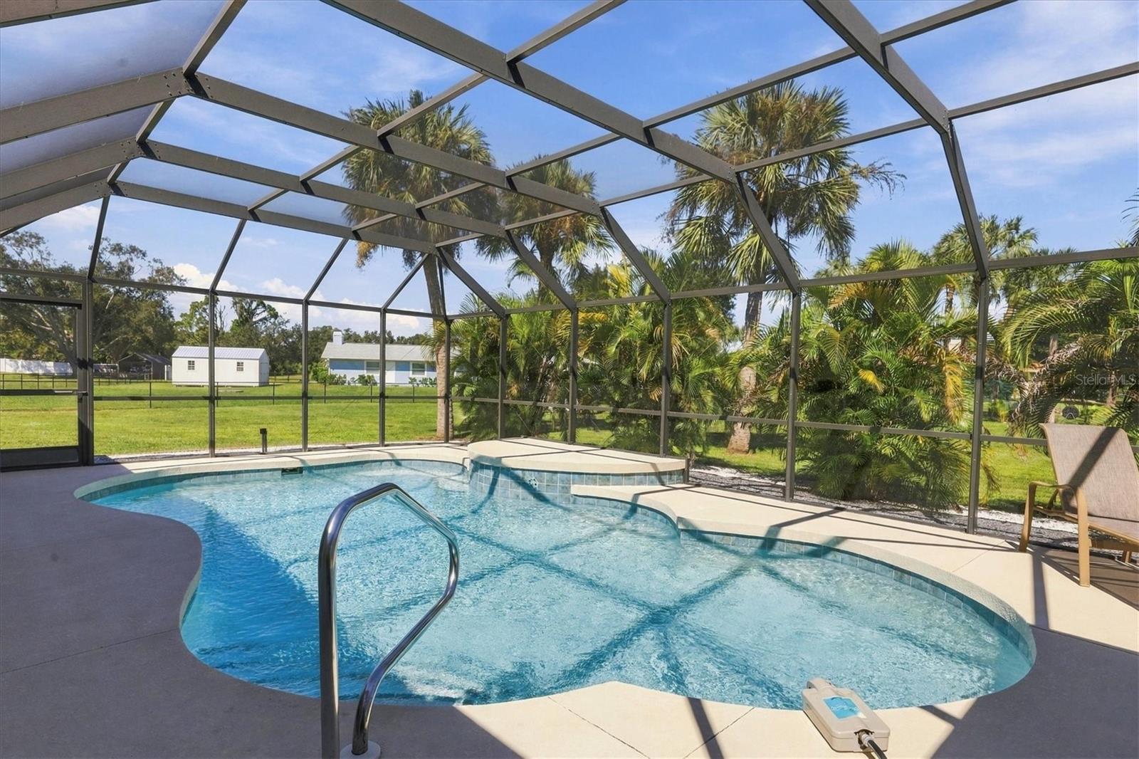 Not to bog, not to small, and 5ft. deep. - 2805 NORWOOD LN, VENICE