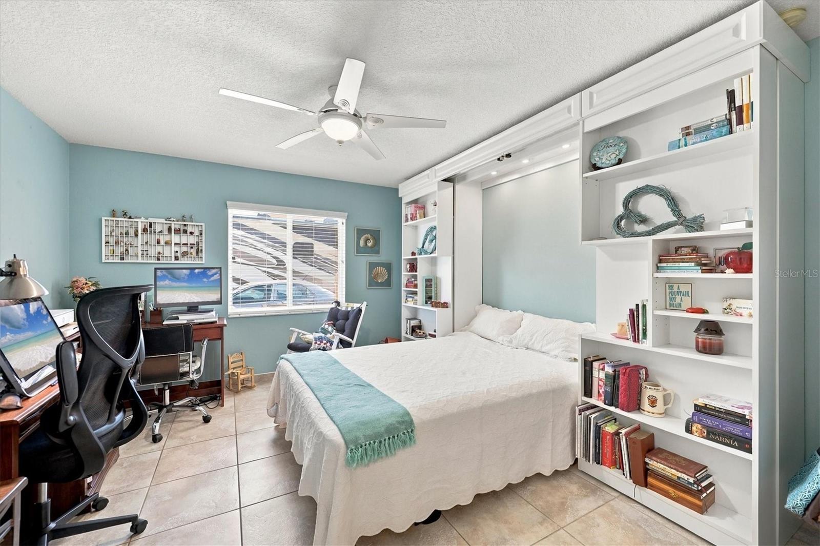 Den/study, bedroom 3. However you choose to use it and its hideaway Queen sized bed. - 2805 NORWOOD LN, VENICE