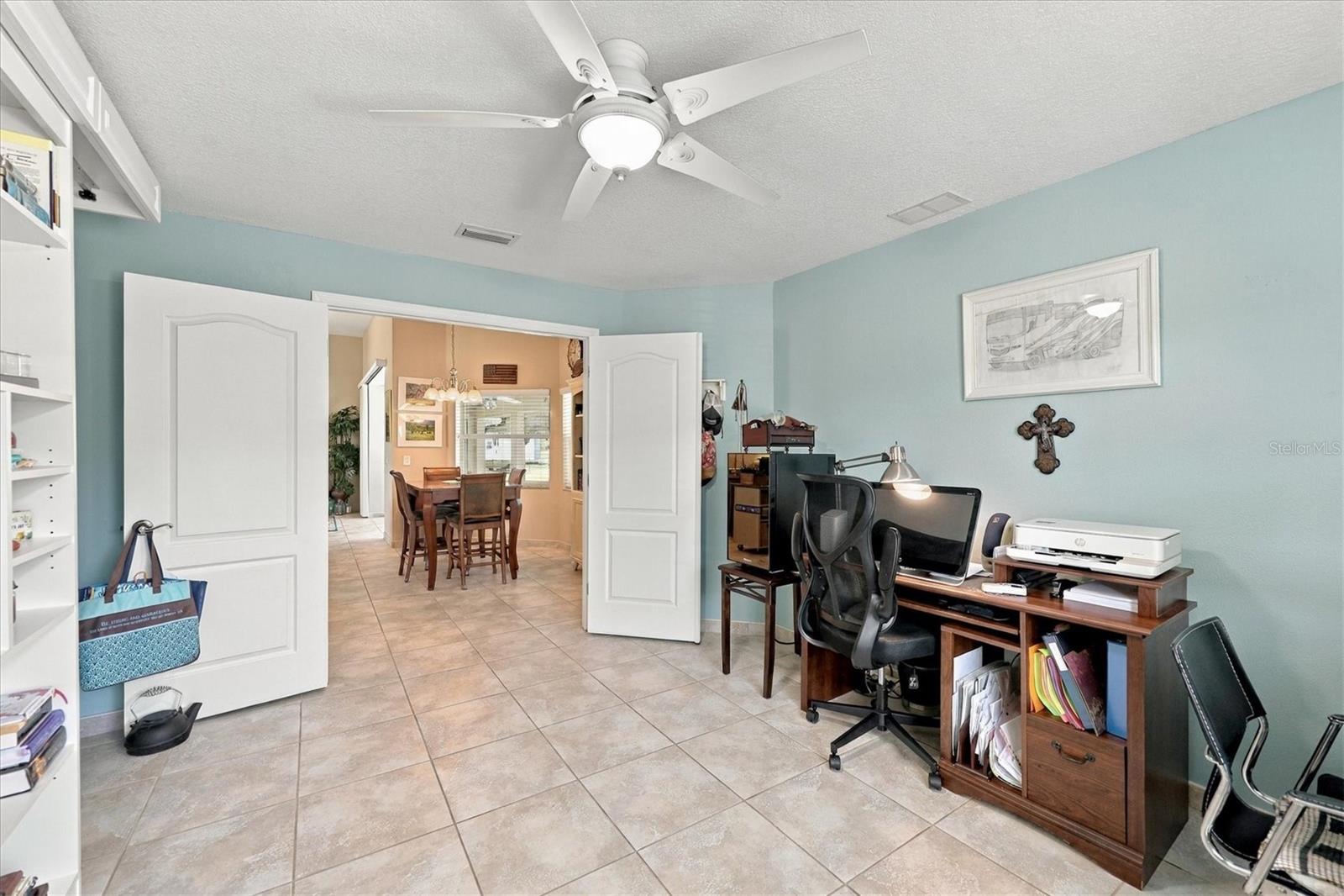 Study/Den, bedroom looking out toward kitchen dinette area. - 2805 NORWOOD LN, VENICE