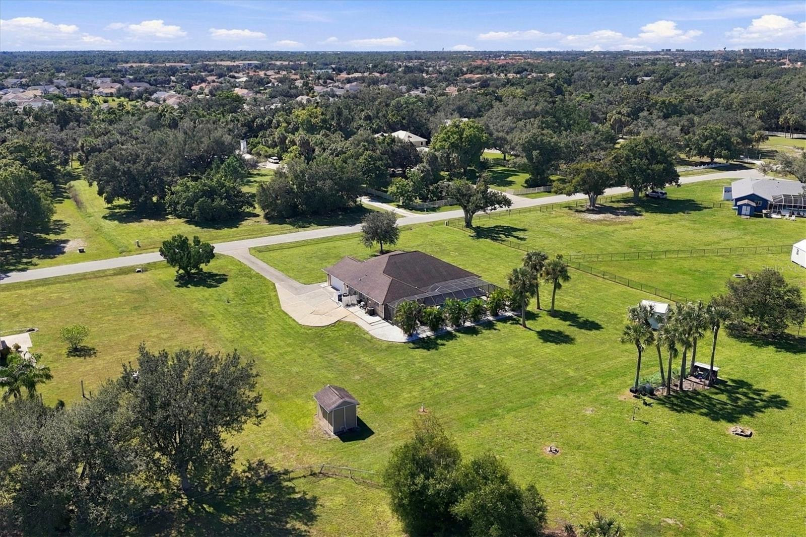 Looking NW. - 2805 NORWOOD LN, VENICE