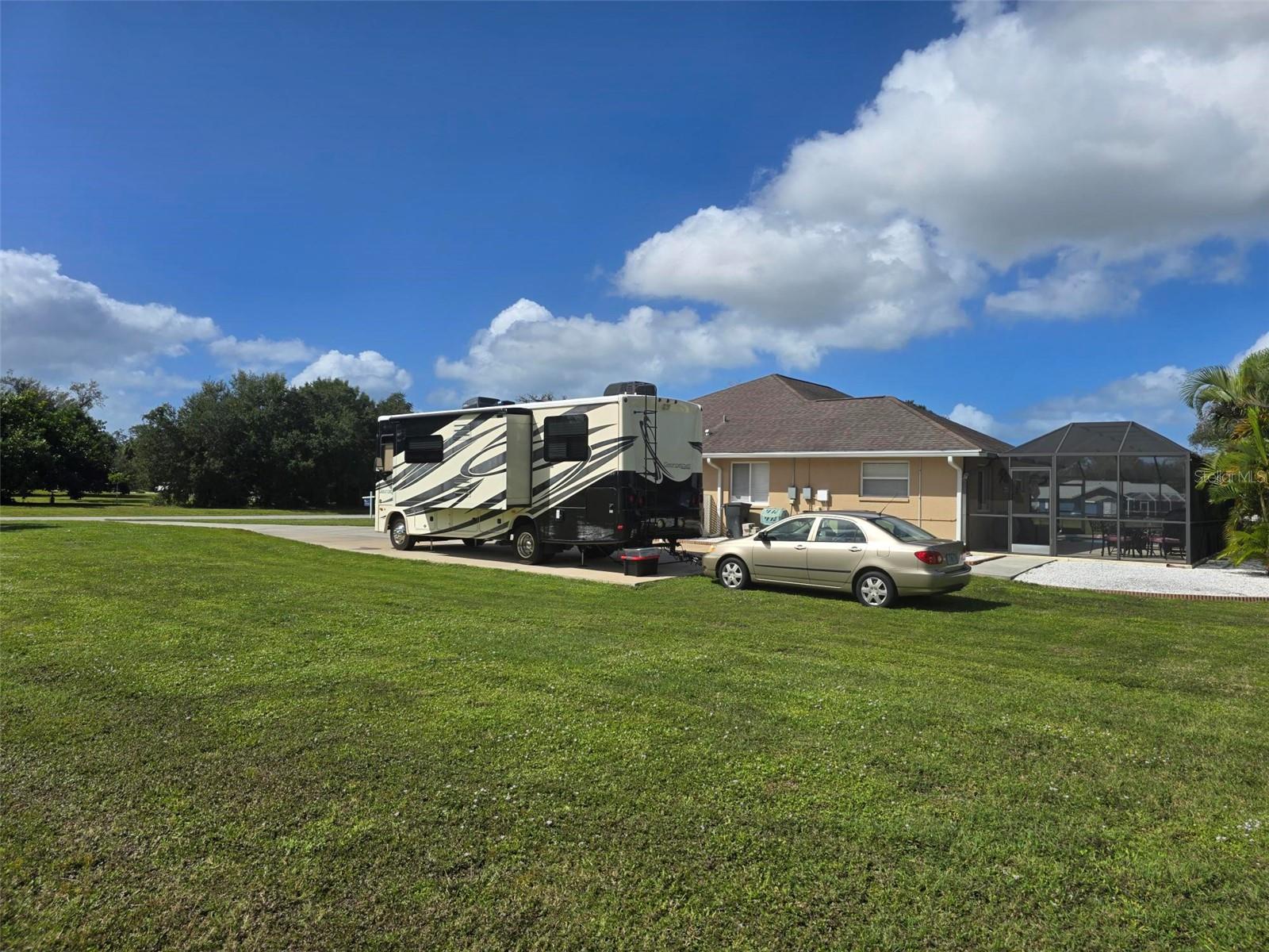 Room for an RV or boat. - 2805 NORWOOD LN, VENICE