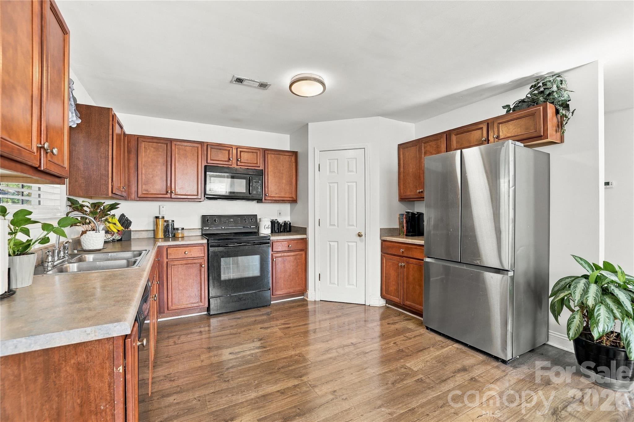 Single Family Residence at 648 Winding Branch Road, Rock Hill, photo 12 of 38