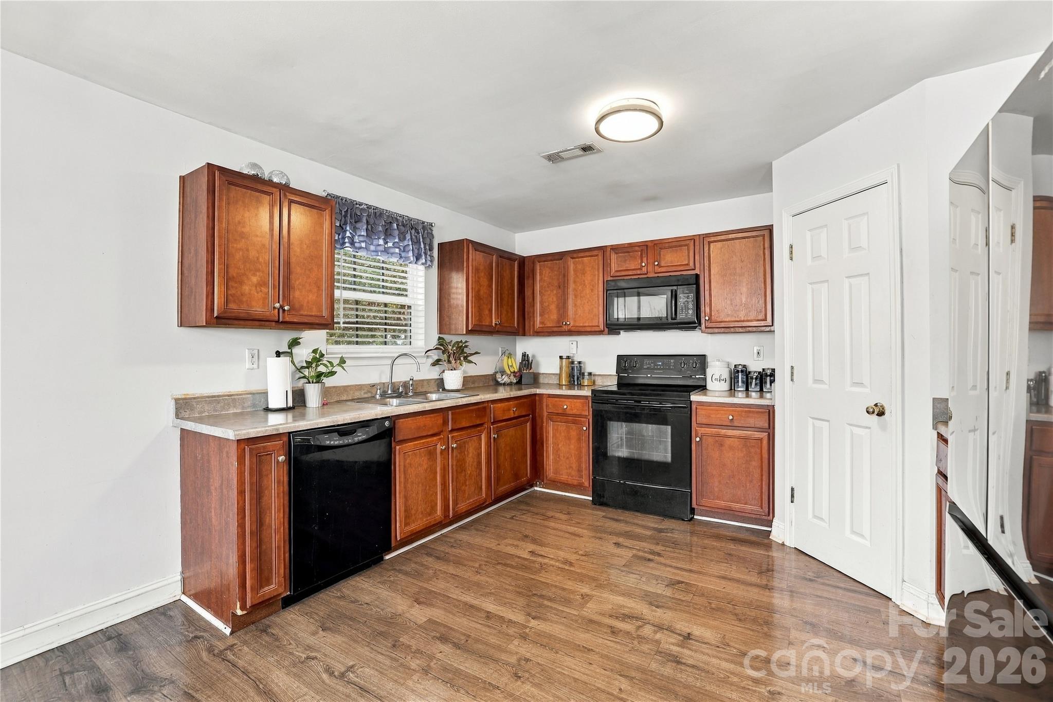 Single Family Residence at 648 Winding Branch Road, Rock Hill, photo 13 of 38