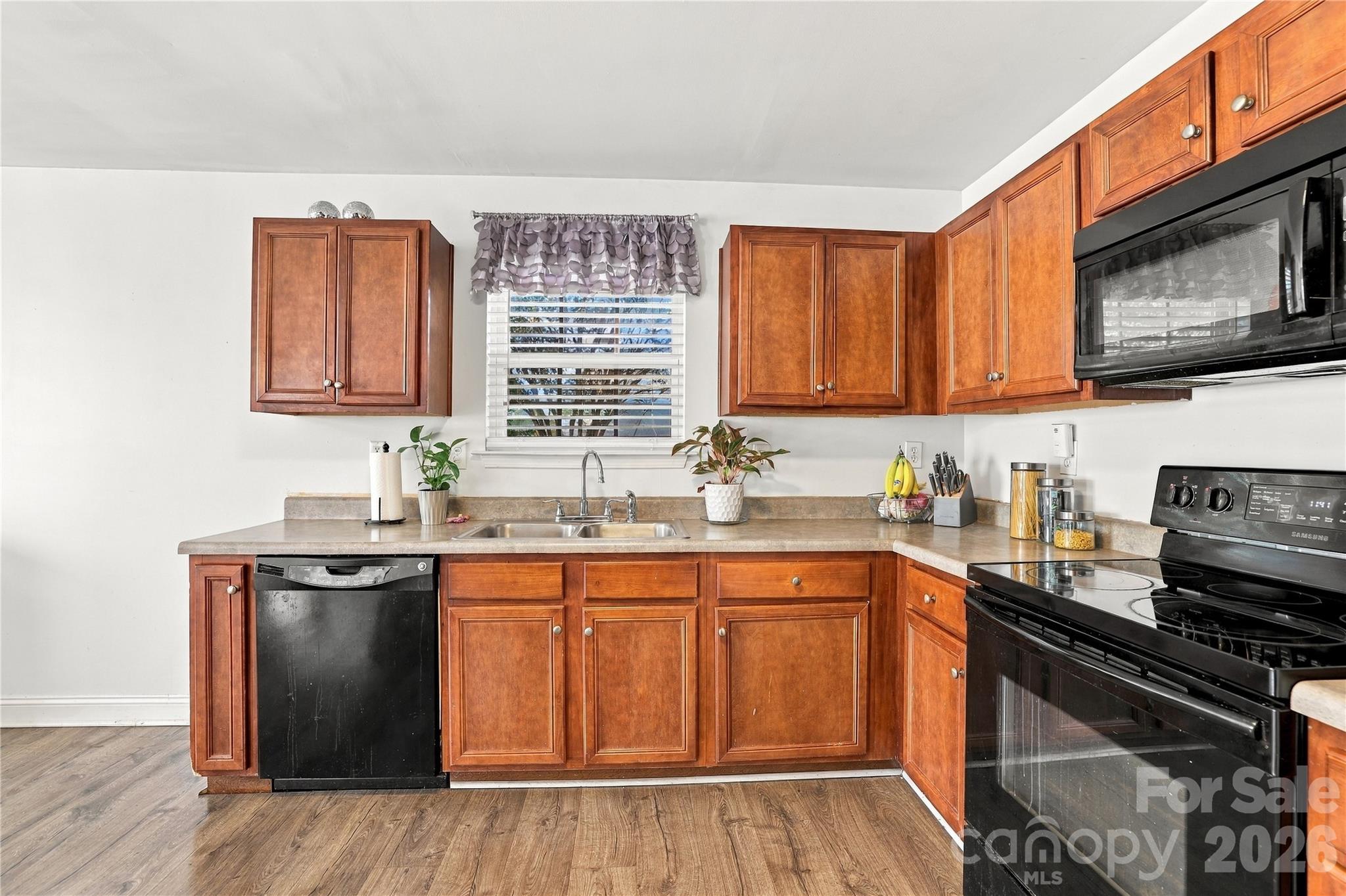 Single Family Residence at 648 Winding Branch Road, Rock Hill, photo 15 of 38