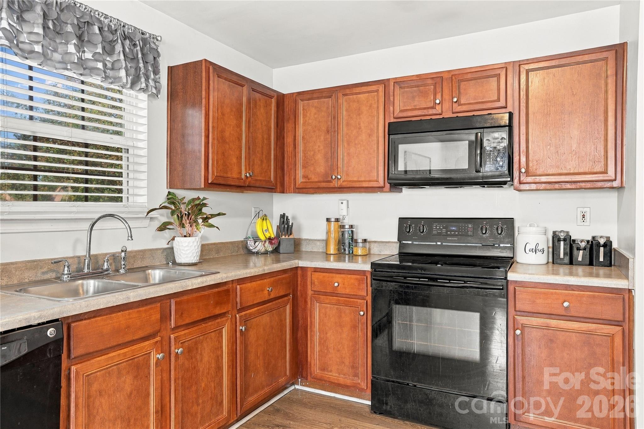 Single Family Residence at 648 Winding Branch Road, Rock Hill, photo 16 of 38