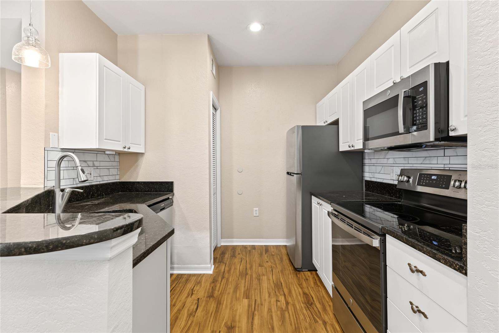 Kitchen - 5180 NORTHRIDGE RD #106, SARASOTA