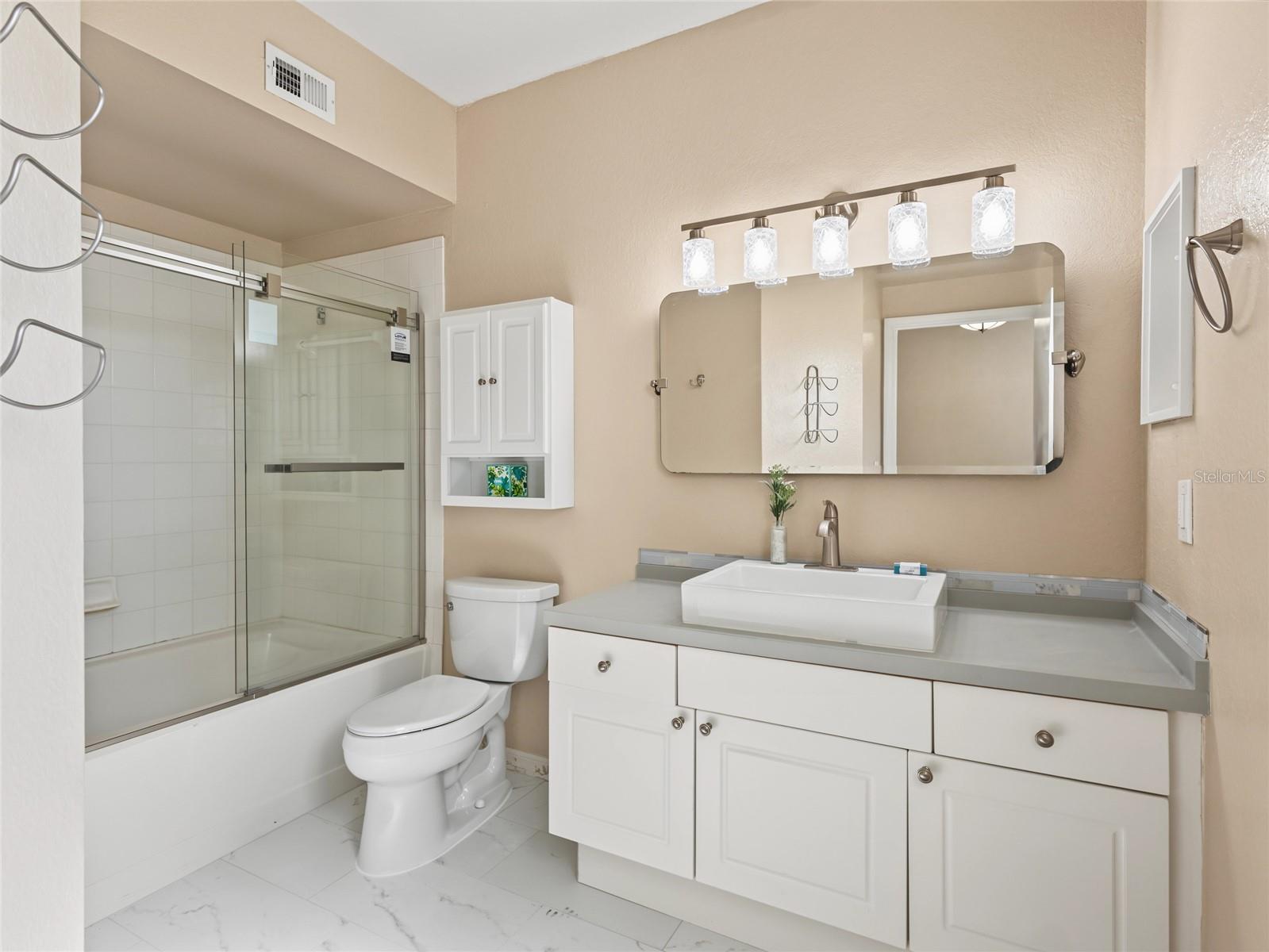 Primary Bathroom - 5180 NORTHRIDGE RD #106, SARASOTA