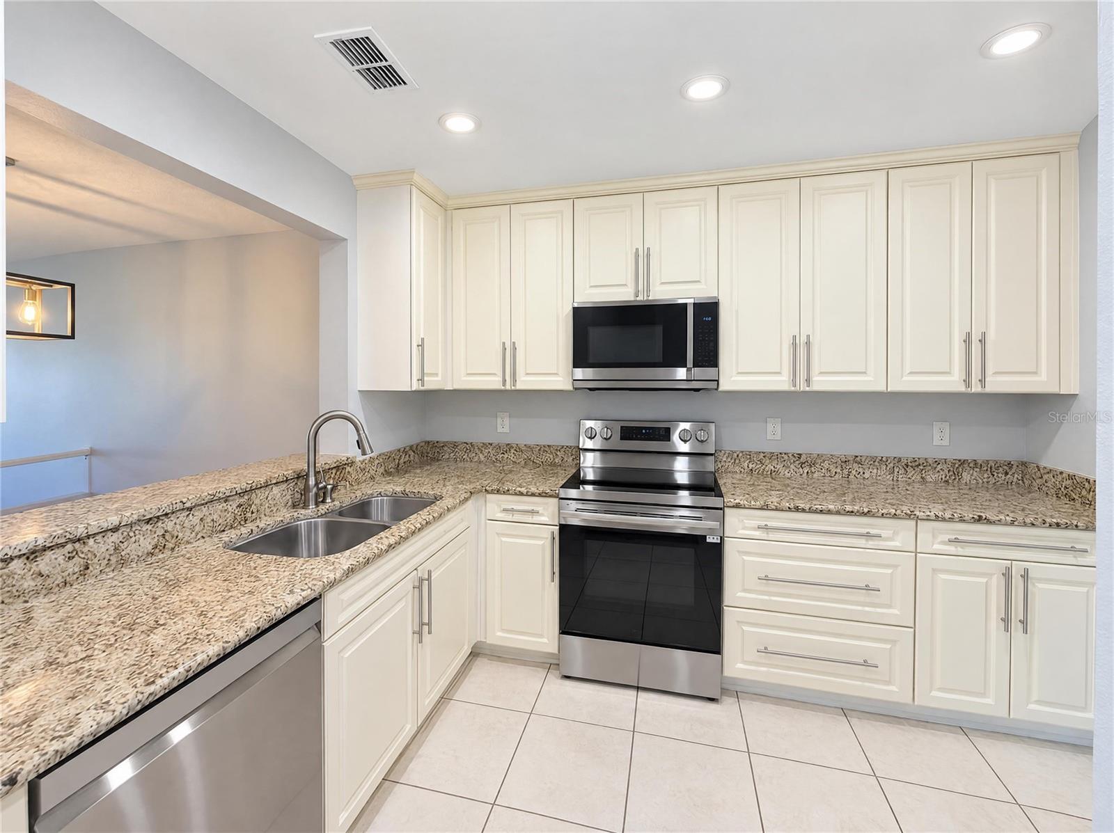 Condominium at 638 MAPLE OAK CIR #112, ALTAMONTE SPRINGS, photo 2 of 17