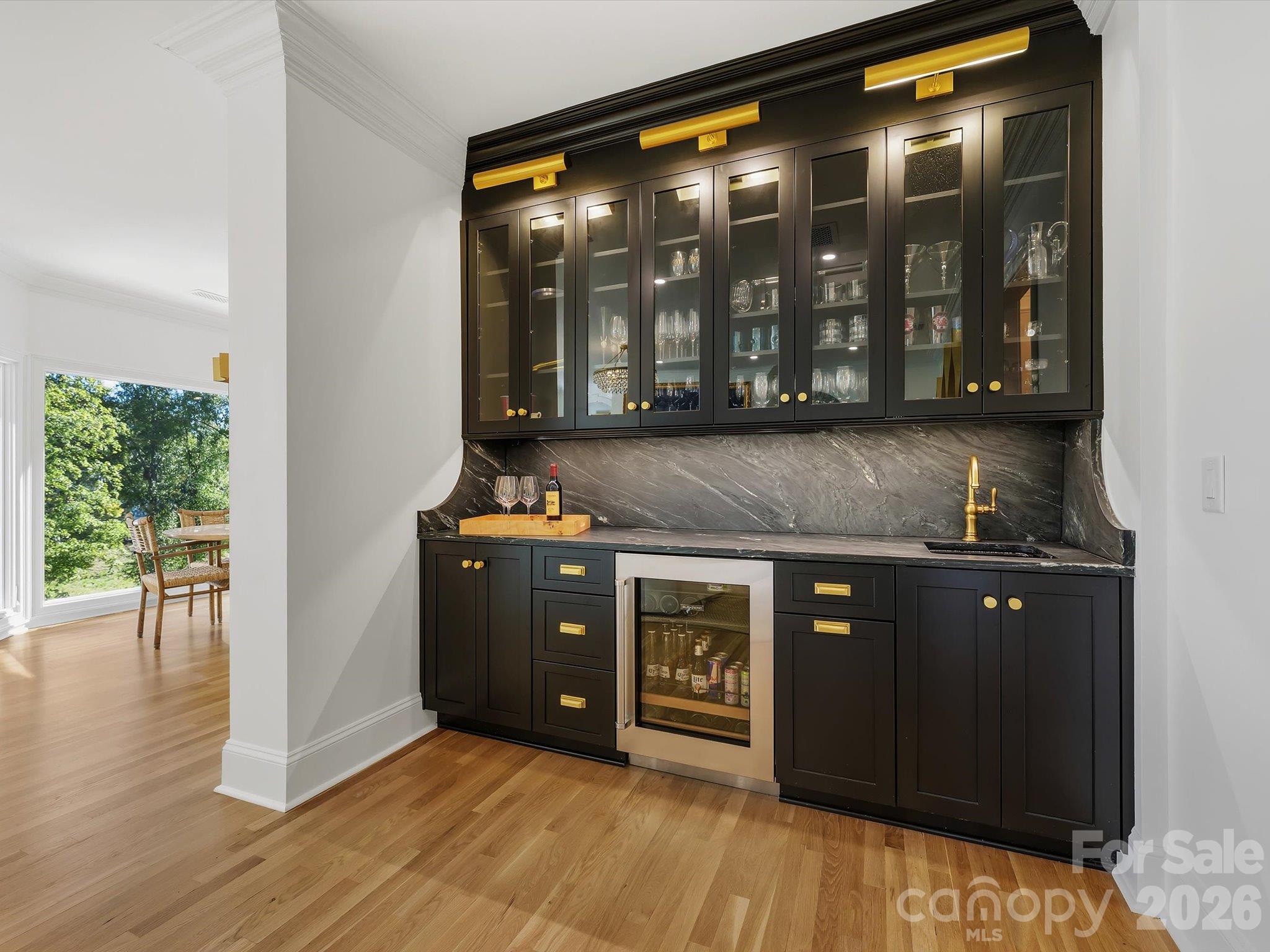 Single Family Residence at 4401 Piper Glen Drive, Charlotte, photo 10 of 48