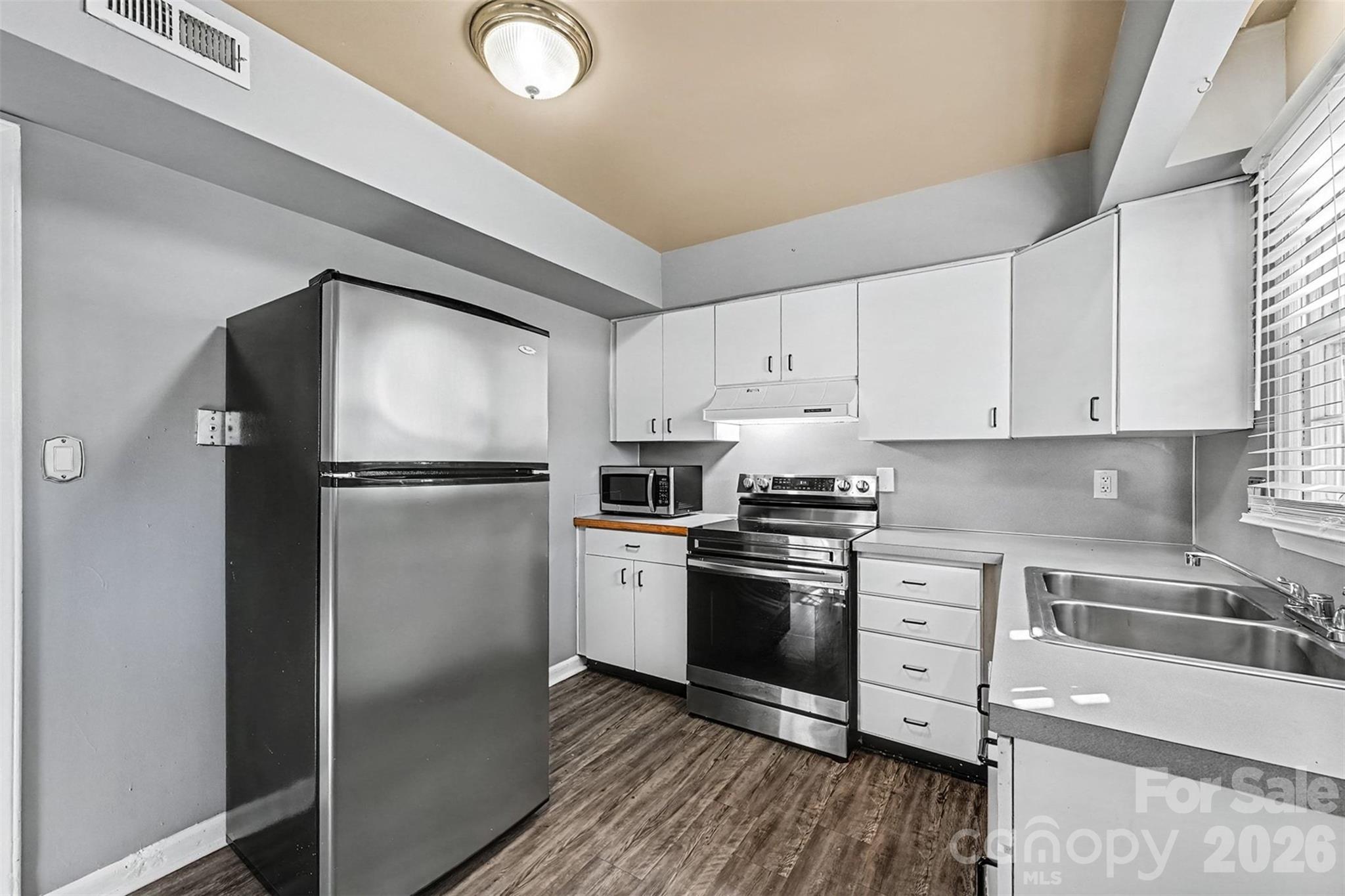 Condominium at 6436 Old Pineville Road, Charlotte, photo 10 of 27