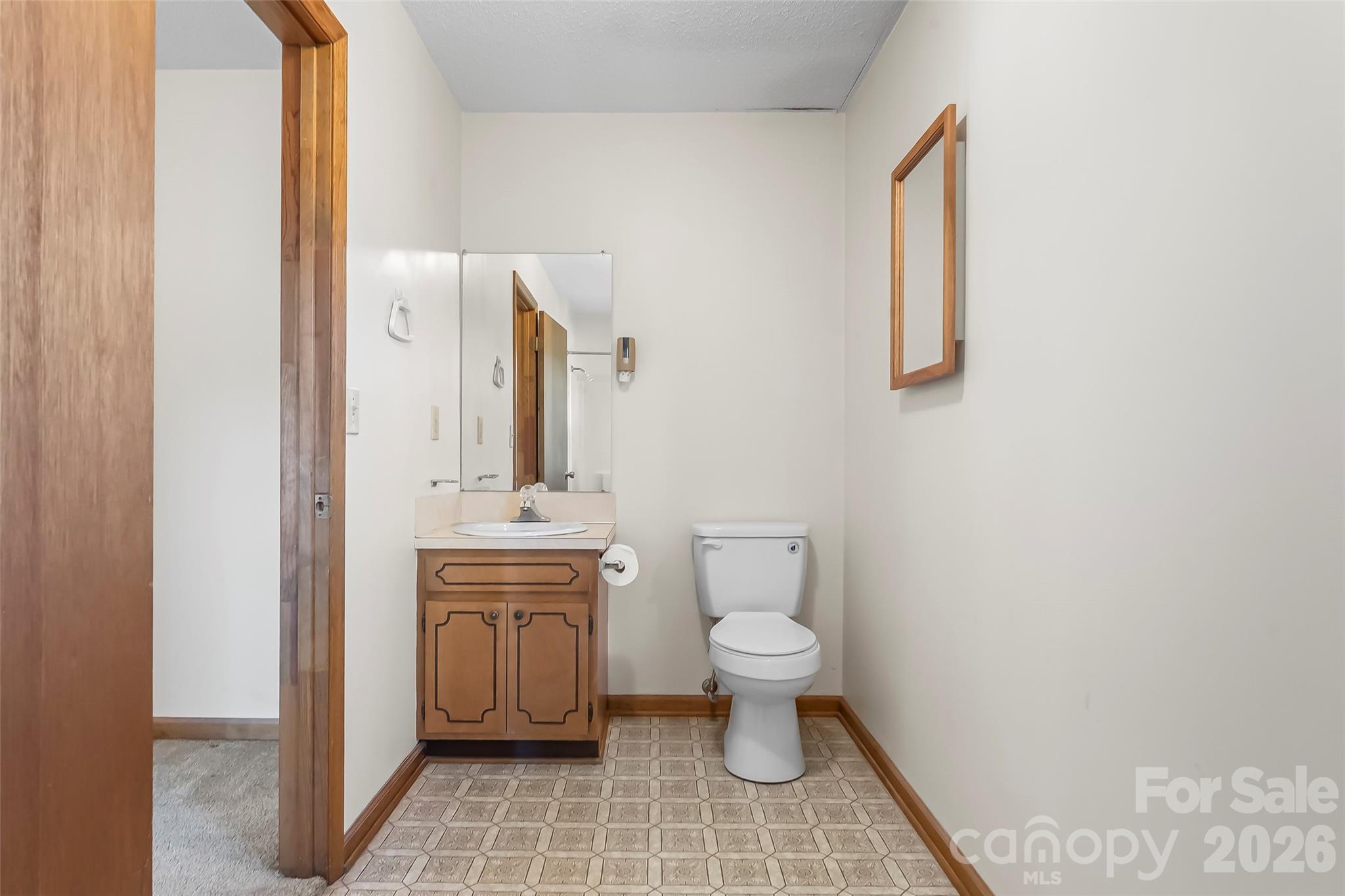Upper Full Bath Room - 2207 Beauty Street, Statesville