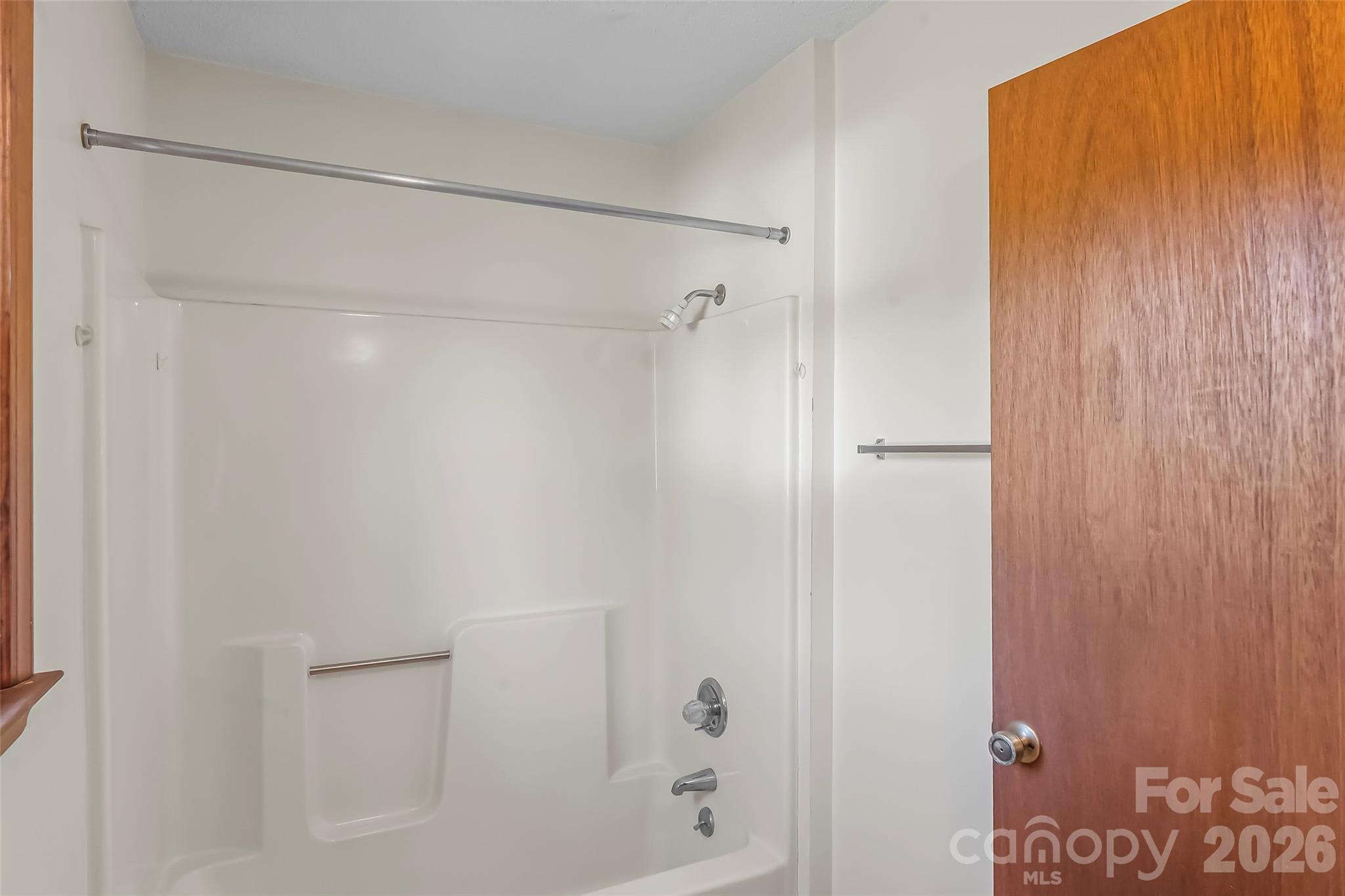 Upper Full Bath Room - 2207 Beauty Street, Statesville