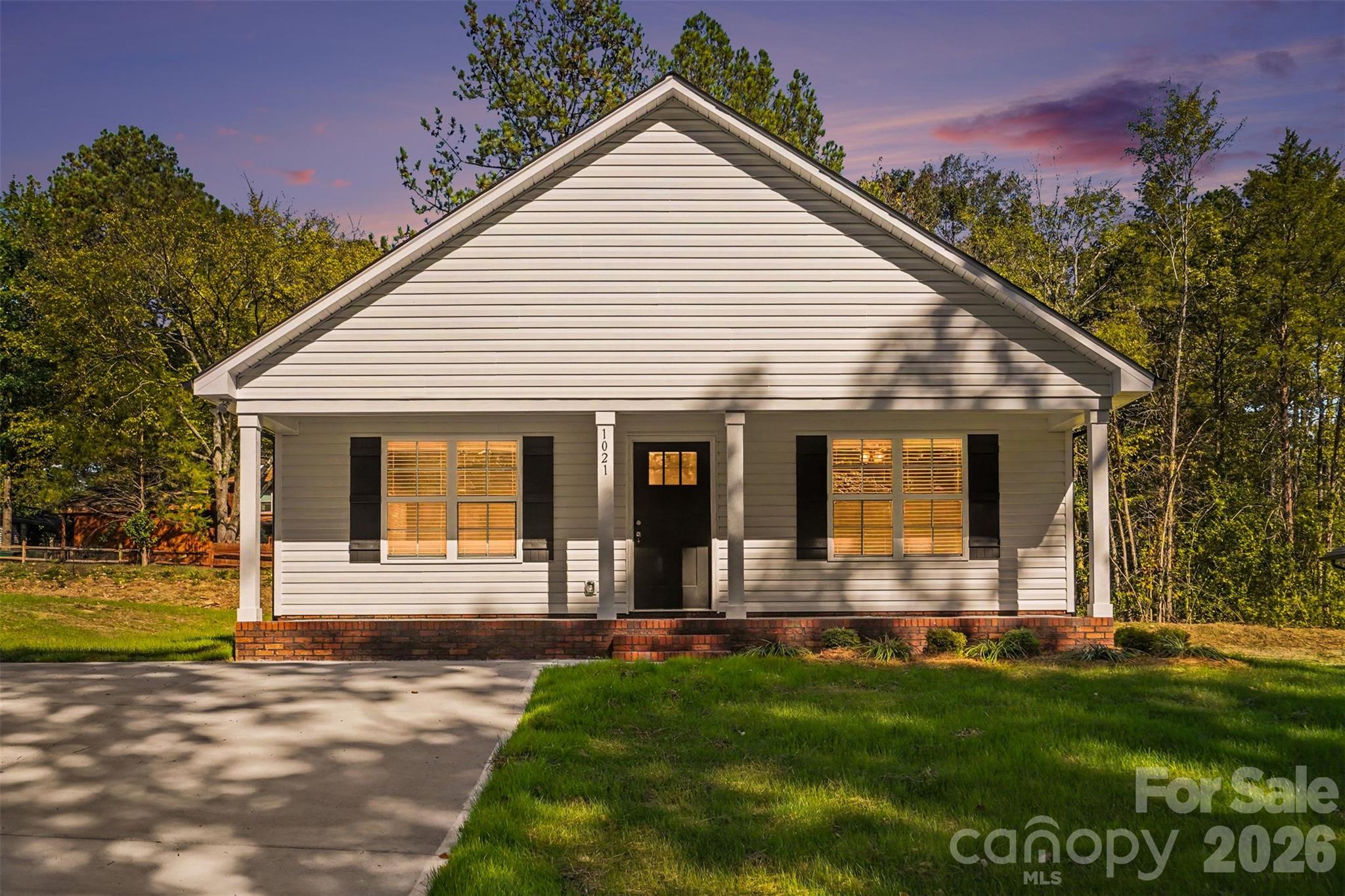 Single Family Residence at 1021 Alabama Street, Kannapolis, photo 2 of 29