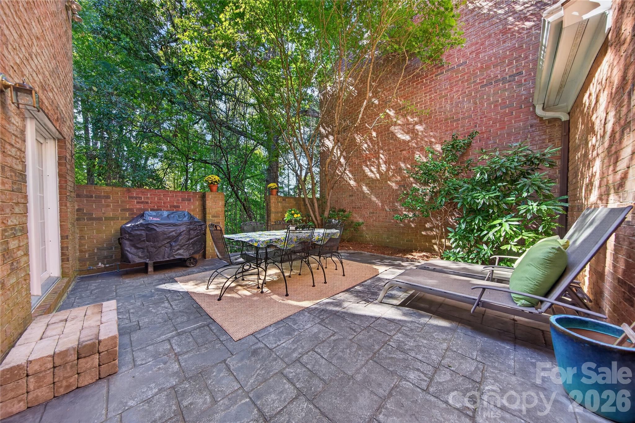 Peace and tranquility courtyard with wooded common area behind. - 9251 Bonnie Briar Circle, Charlotte