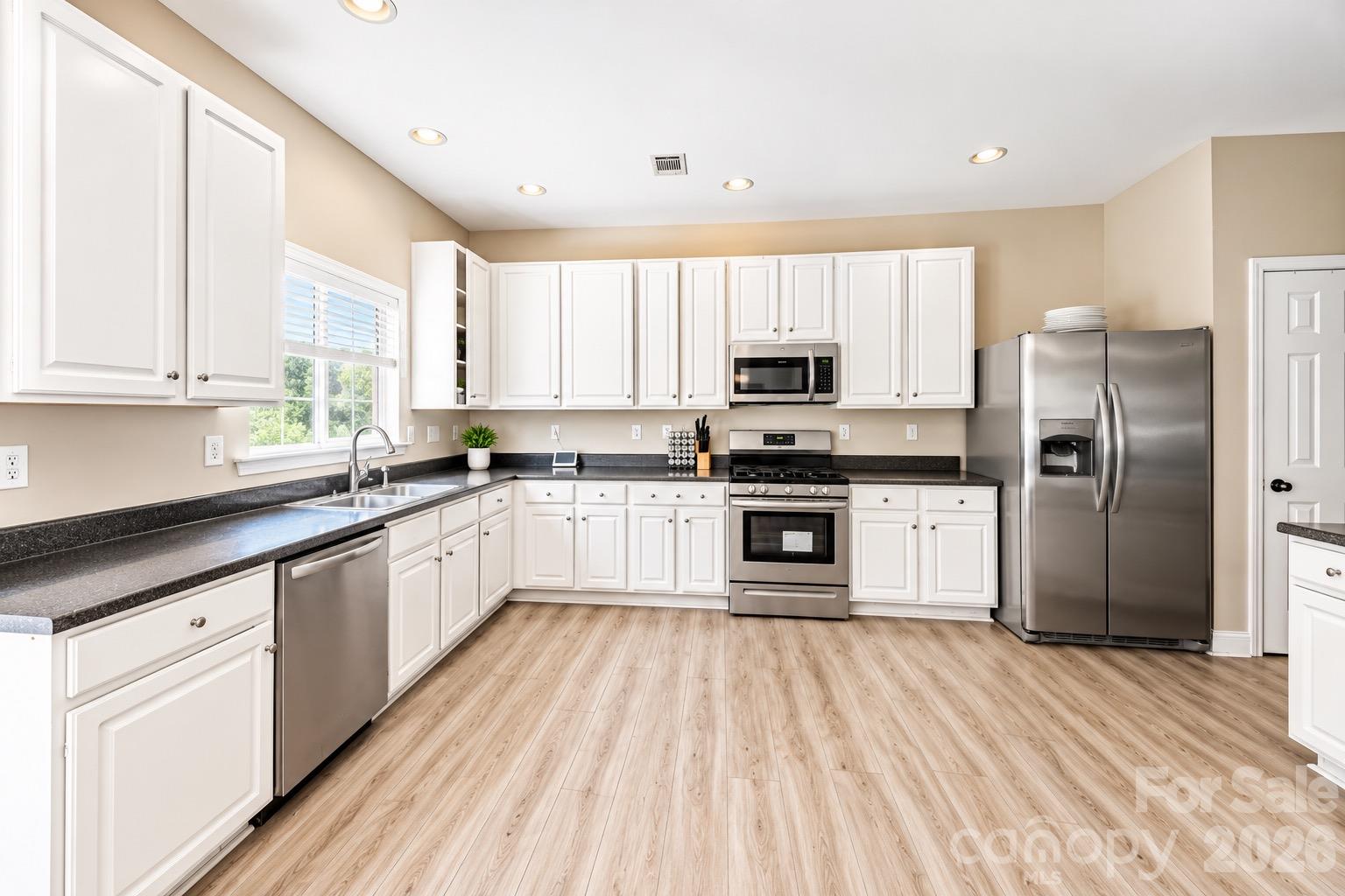 Single Family Residence at 4328 Stone Mountain Drive, Gastonia, photo 4 of 29
