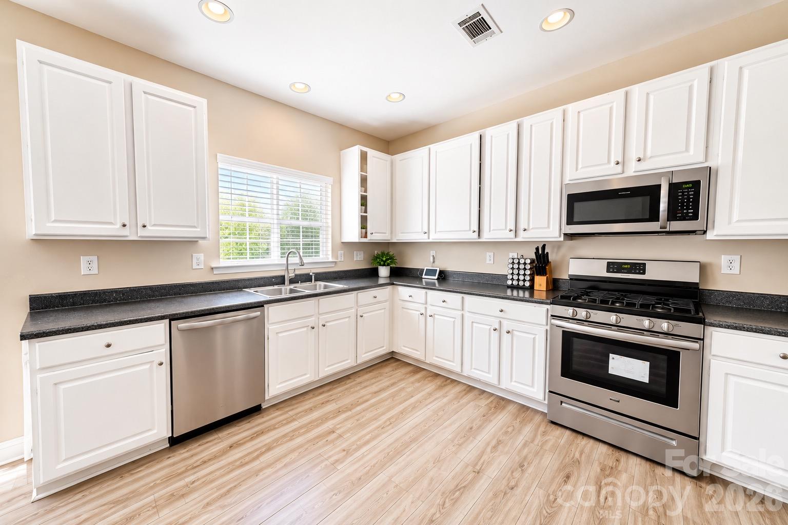 Single Family Residence at 4328 Stone Mountain Drive, Gastonia, photo 12 of 29