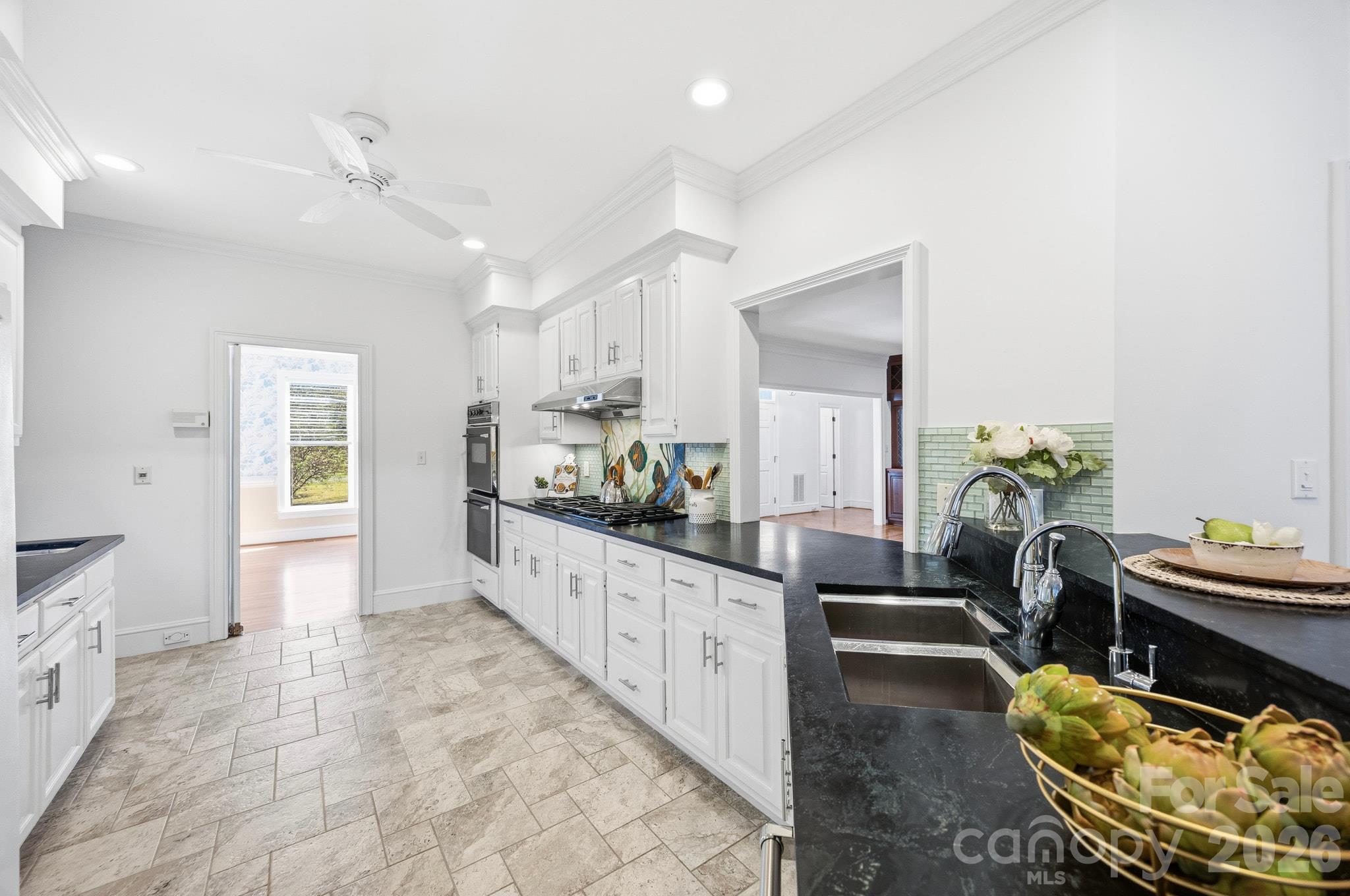 Single Family Residence at 6502 Carriage Lane, Waxhaw, photo 13 of 48
