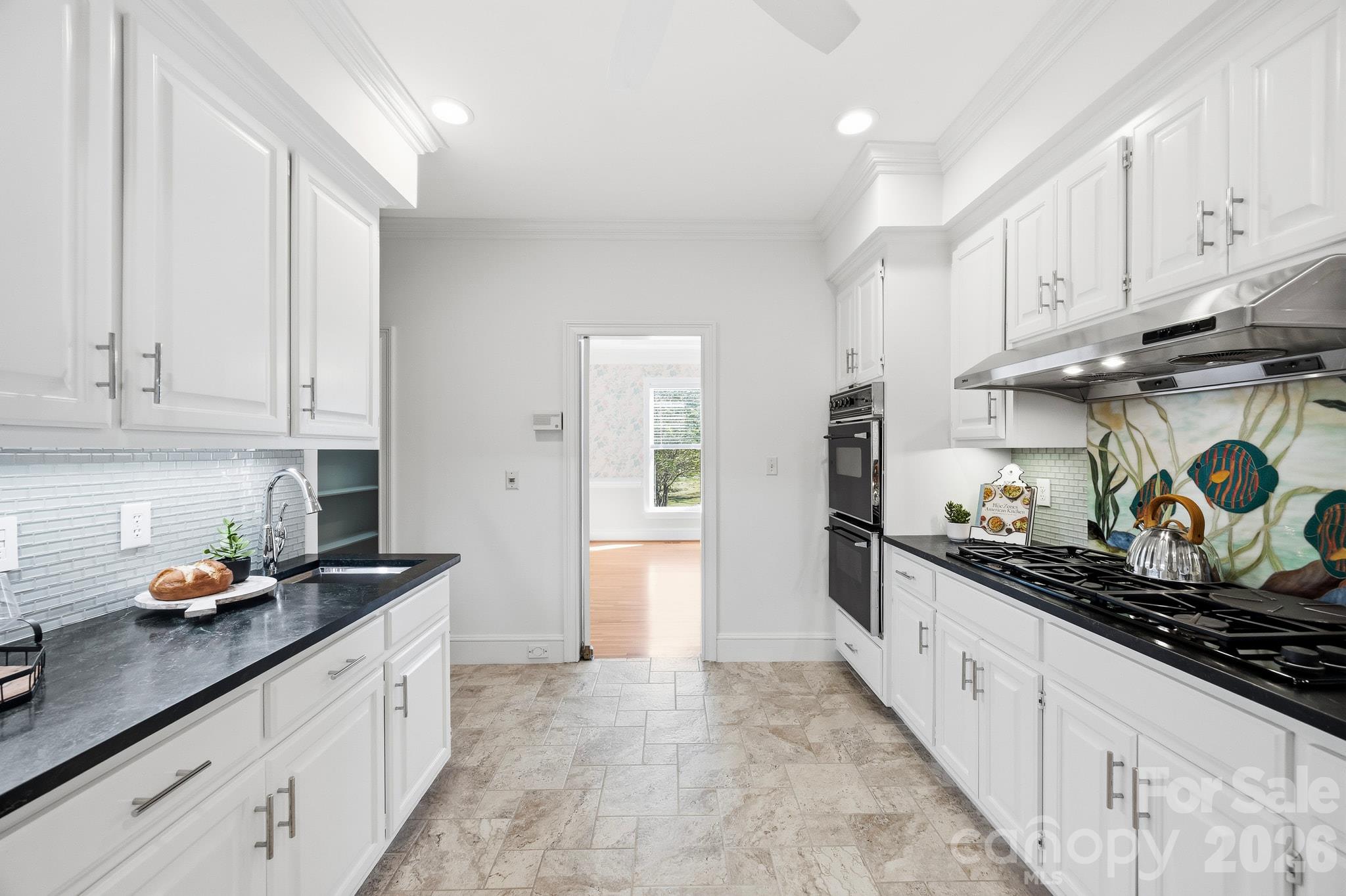 Single Family Residence at 6502 Carriage Lane, Waxhaw, photo 14 of 48