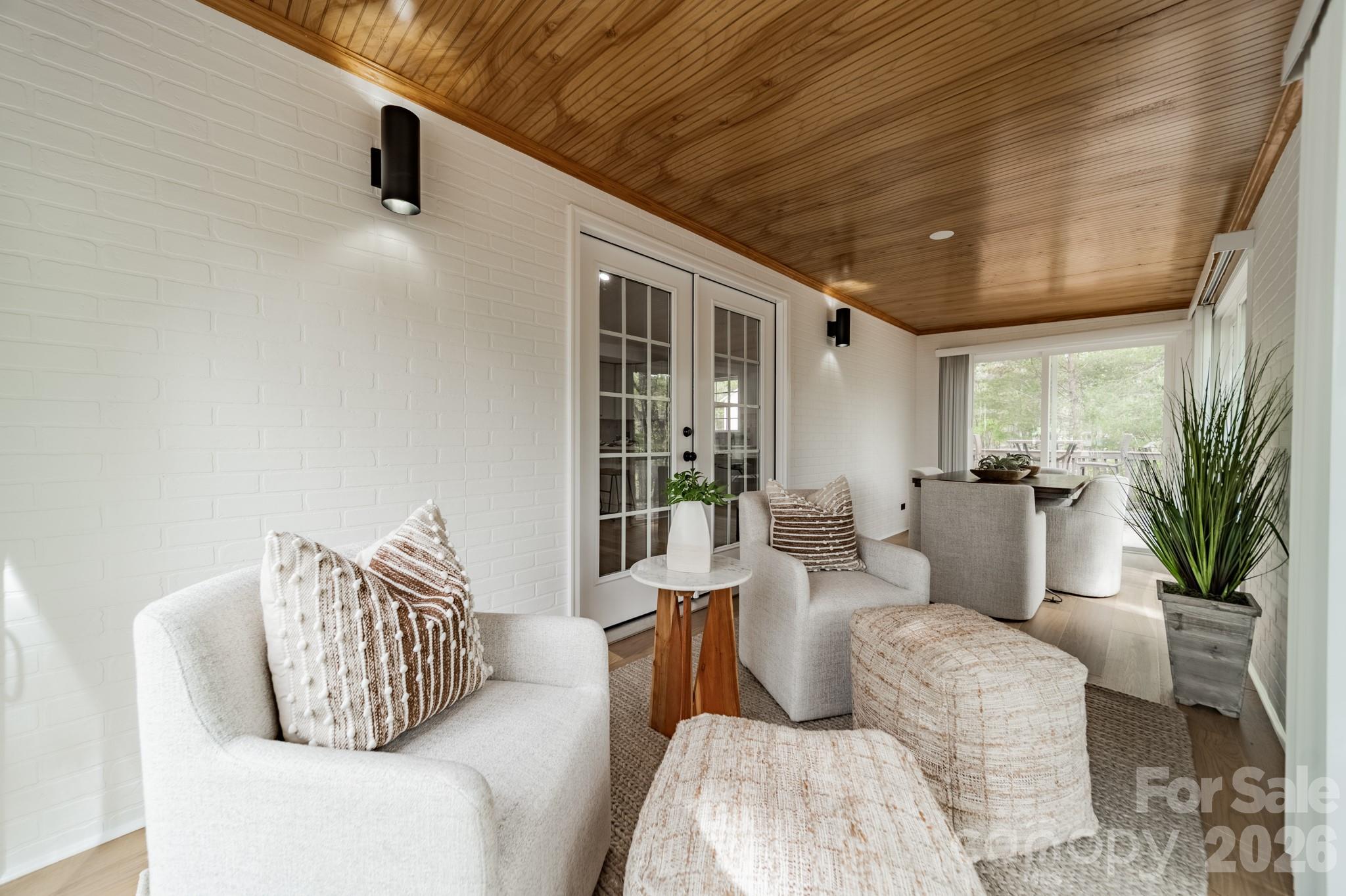 Single Family Residence at 902 Cornelius Road, Mooresville, photo 11 of 28