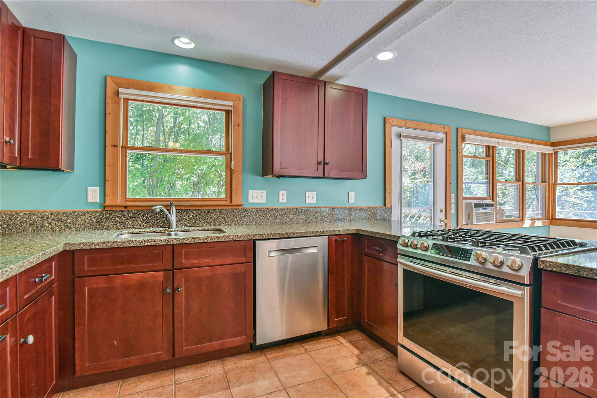 Kitchen ROCKS!!!! - 227 David Ridge Road, Black Mountain