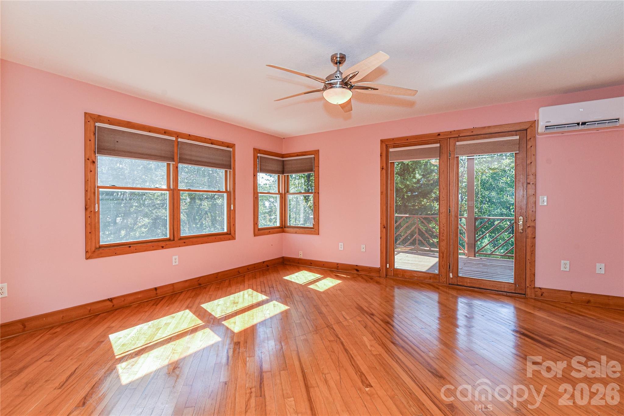 Large 2nd floor primary bedroom - 227 David Ridge Road, Black Mountain