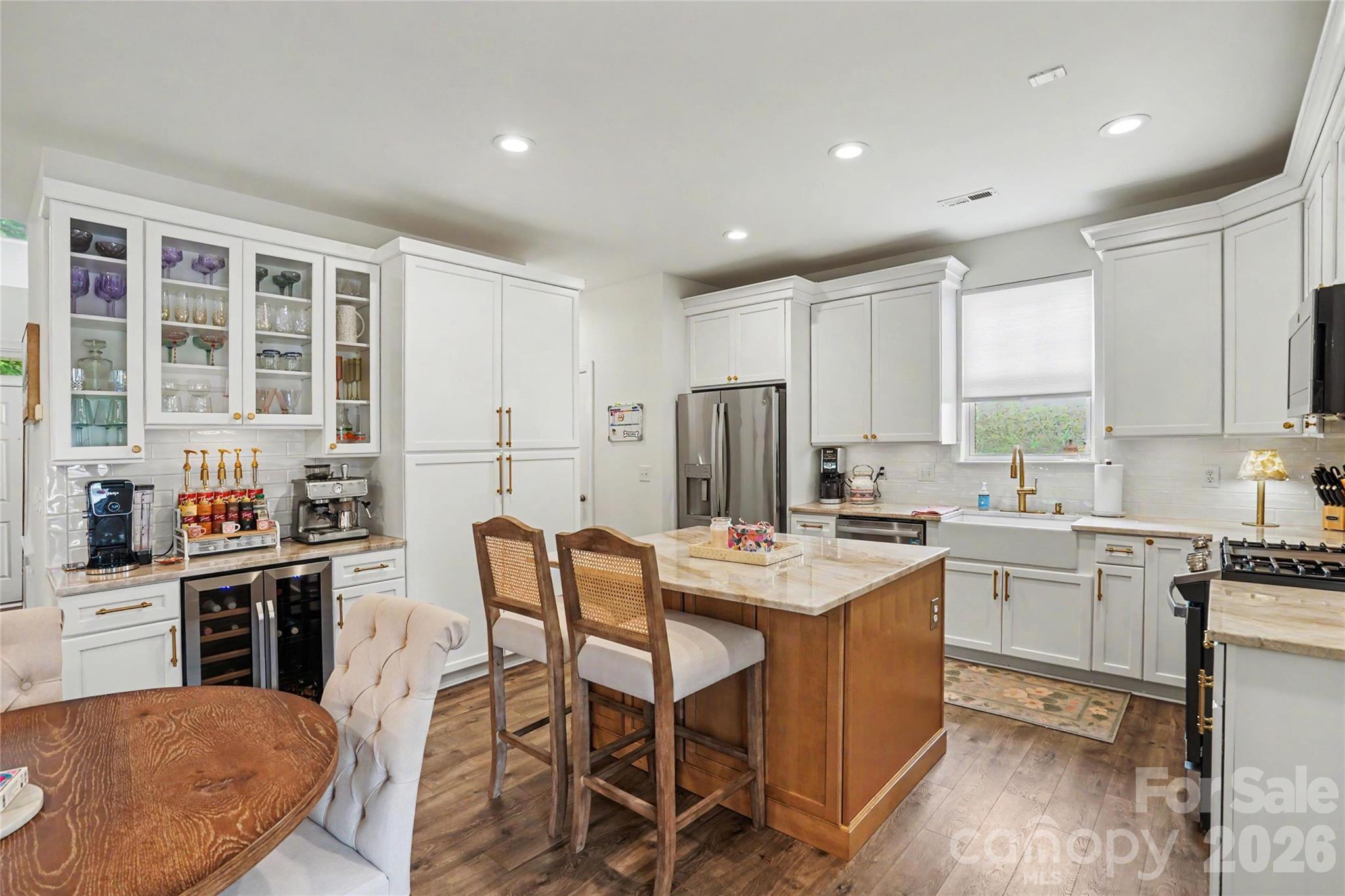 Single Family Residence at 15424 Hugh Torance Parkway, Huntersville, photo 3 of 19