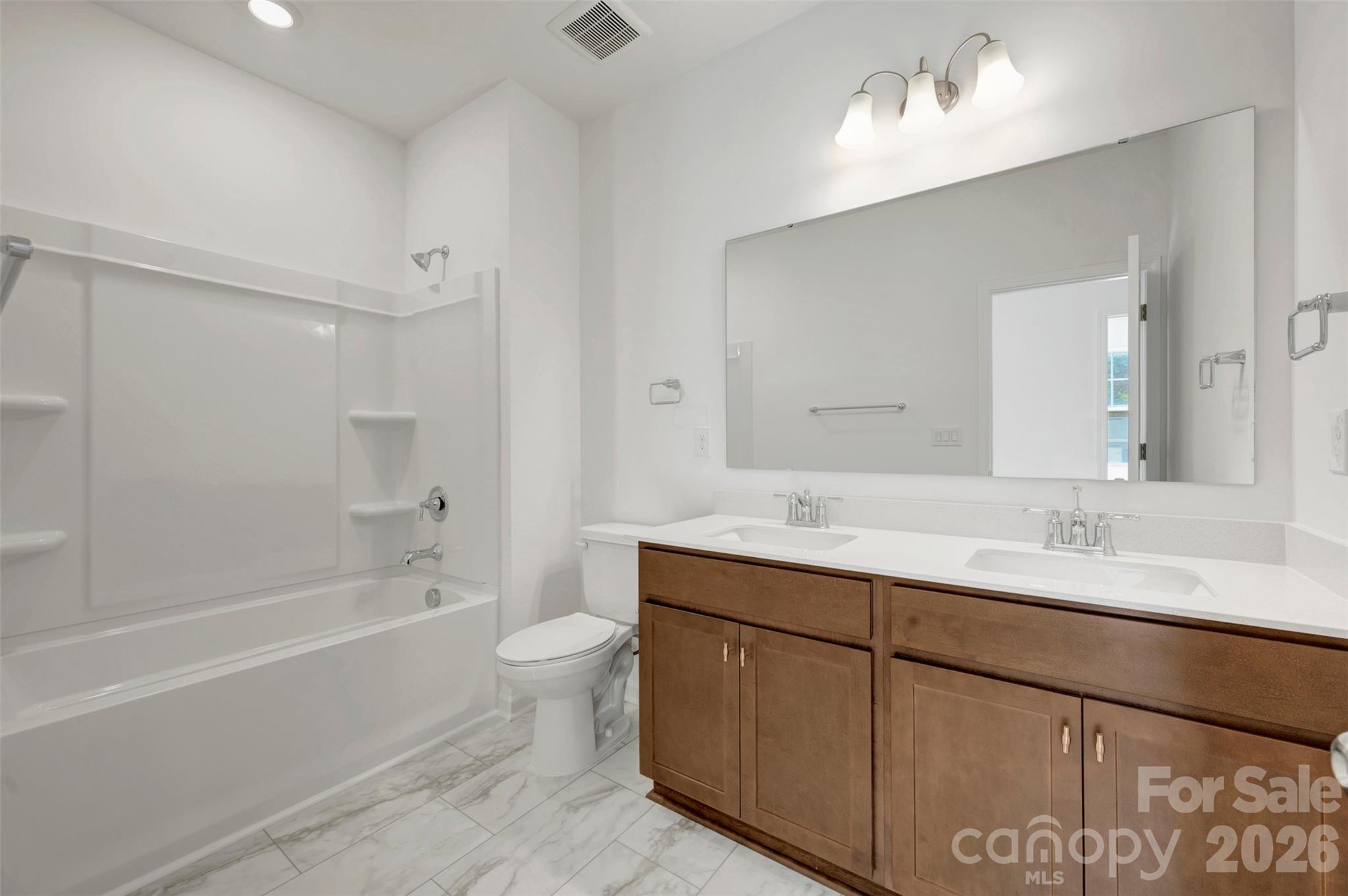 Secondary bathroom - 230 Amber Glen Drive, Locust