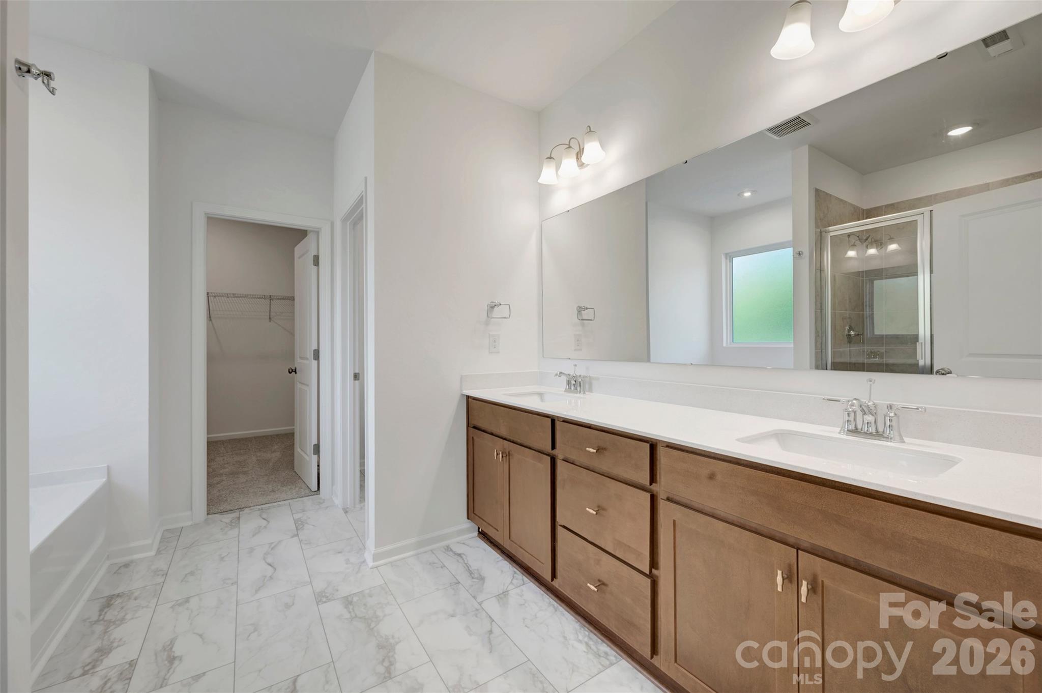 Owner's suite - 230 Amber Glen Drive, Locust