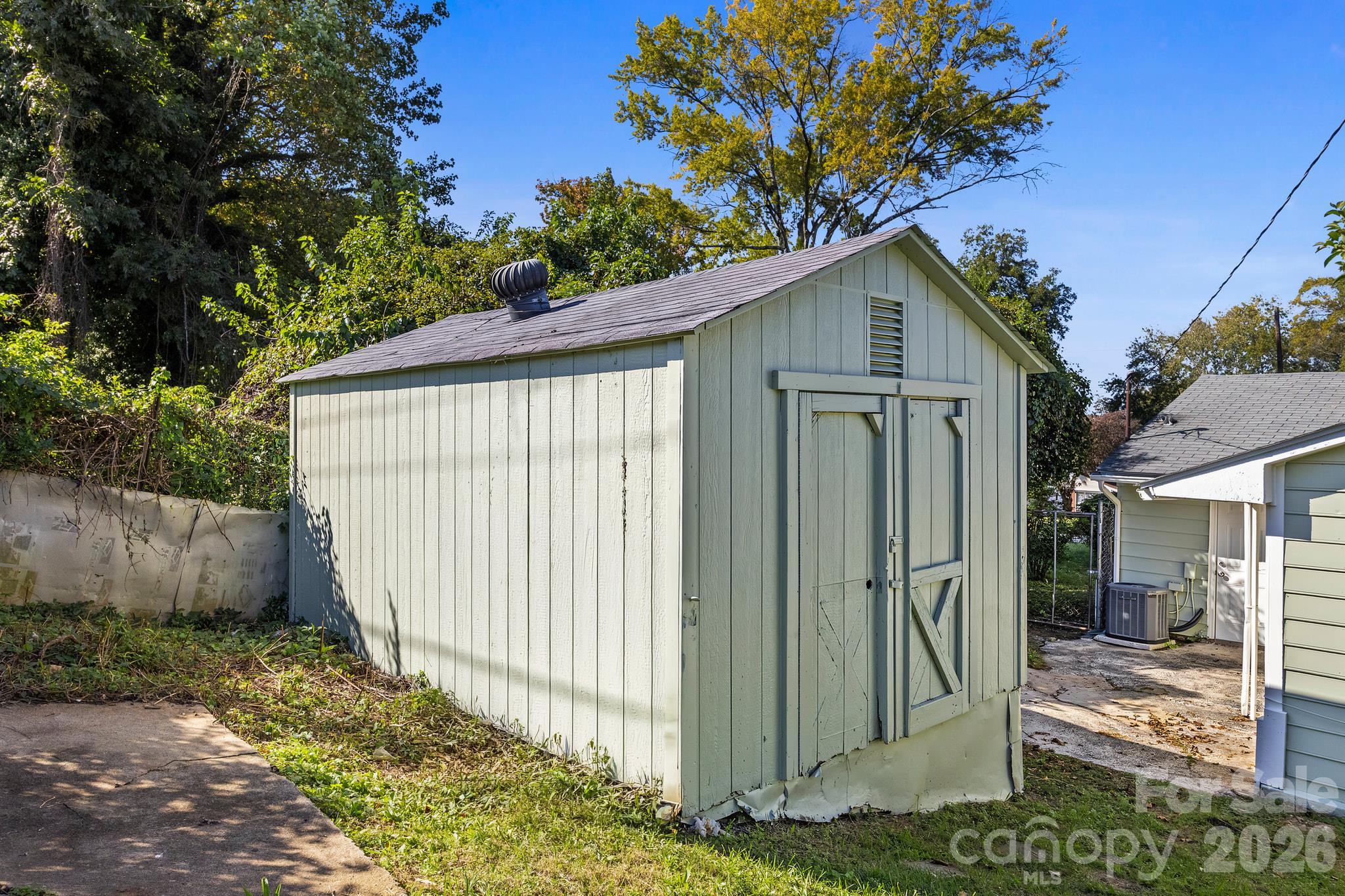 Large storage shed - 2018 Quentin Street, Charlotte