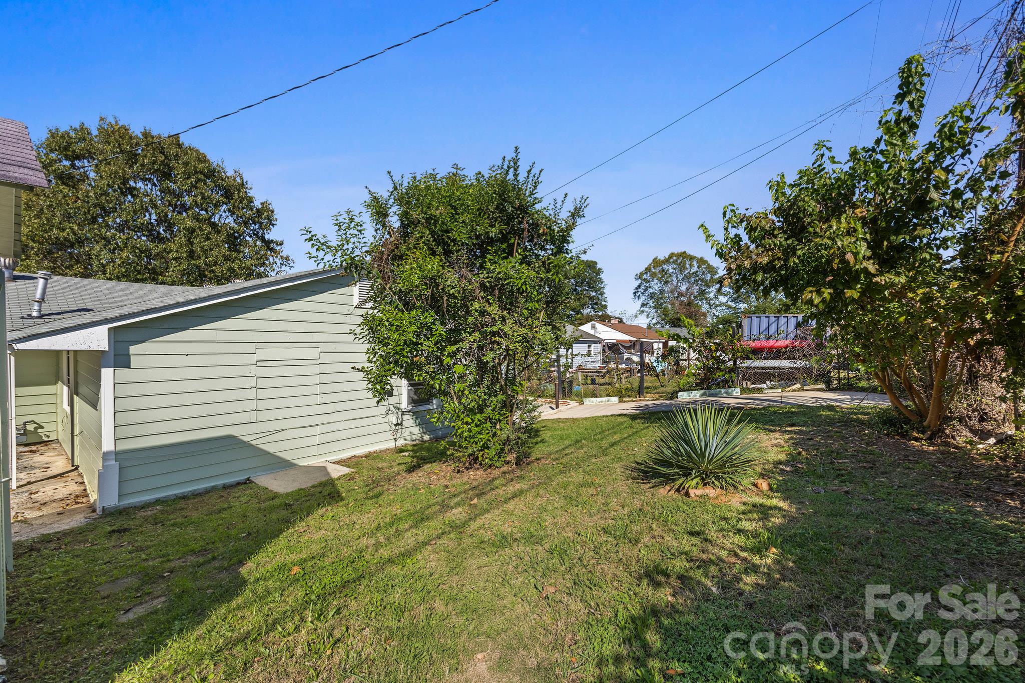 Lawn space! - 2018 Quentin Street, Charlotte