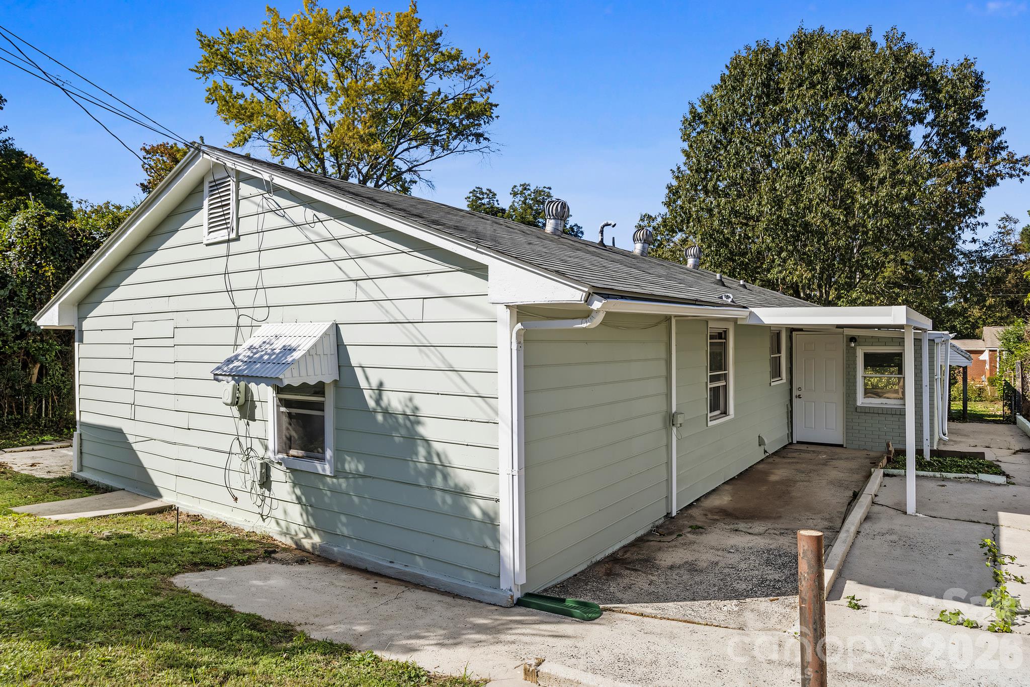 Covered side patio - 2018 Quentin Street, Charlotte