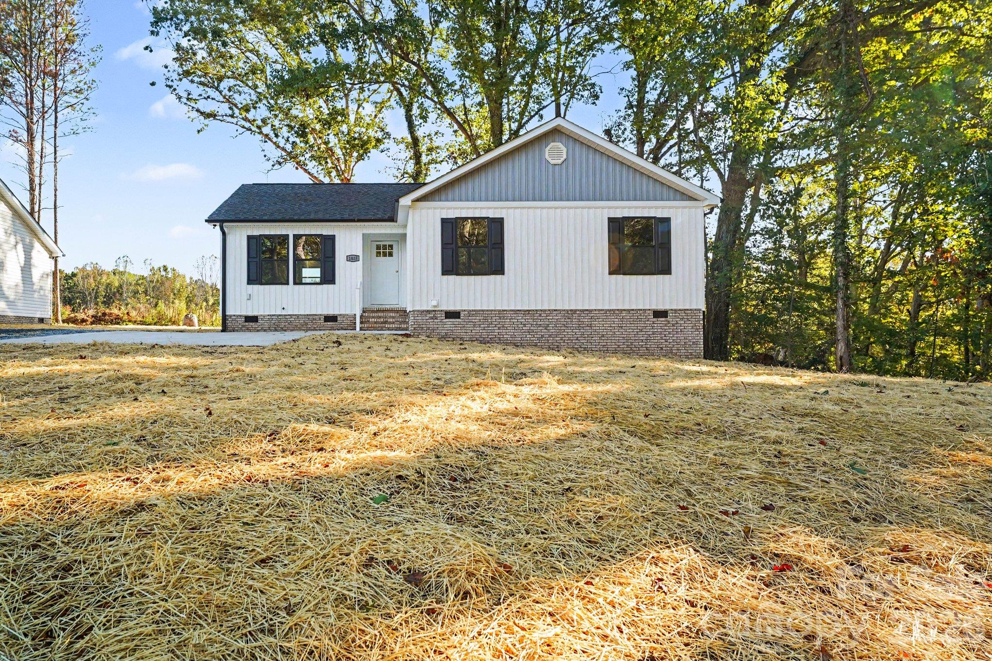 Single Family Residence at 1815 Hollywood Drive, Salisbury, photo 4 of 44