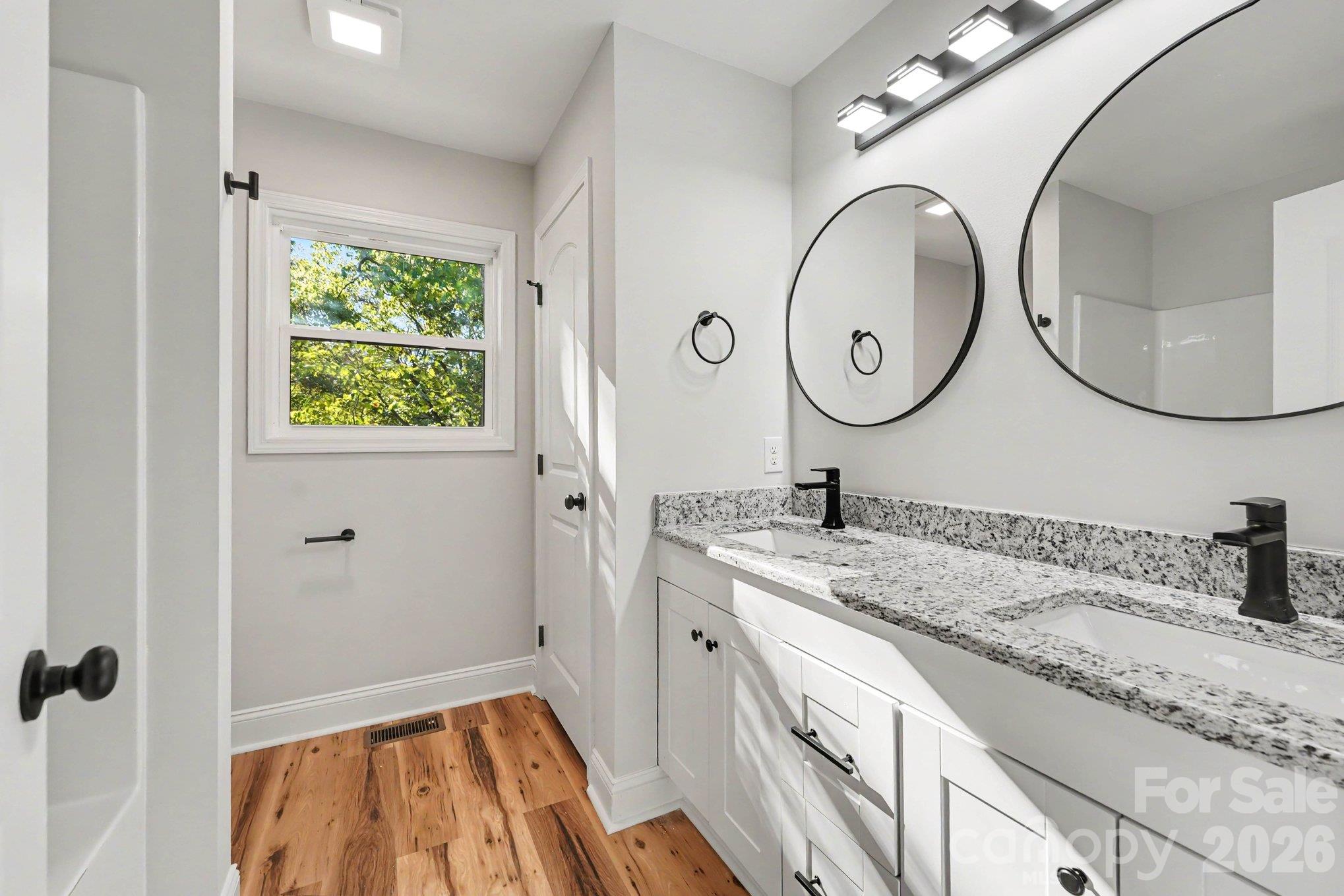 Primary ensuite - 1815 Hollywood Drive, Salisbury