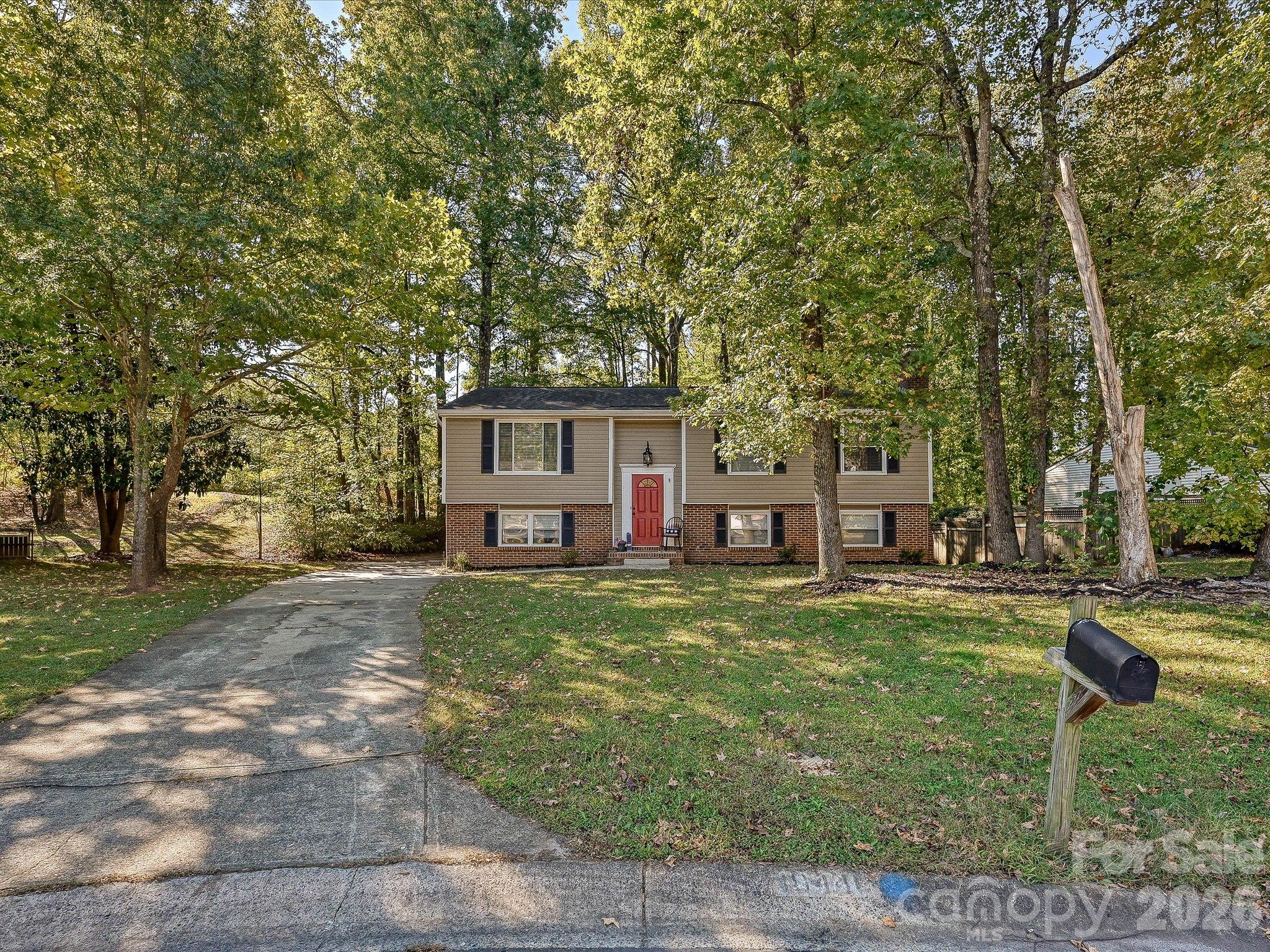 Welcome Home - 10446 Club Car Court, Mint Hill