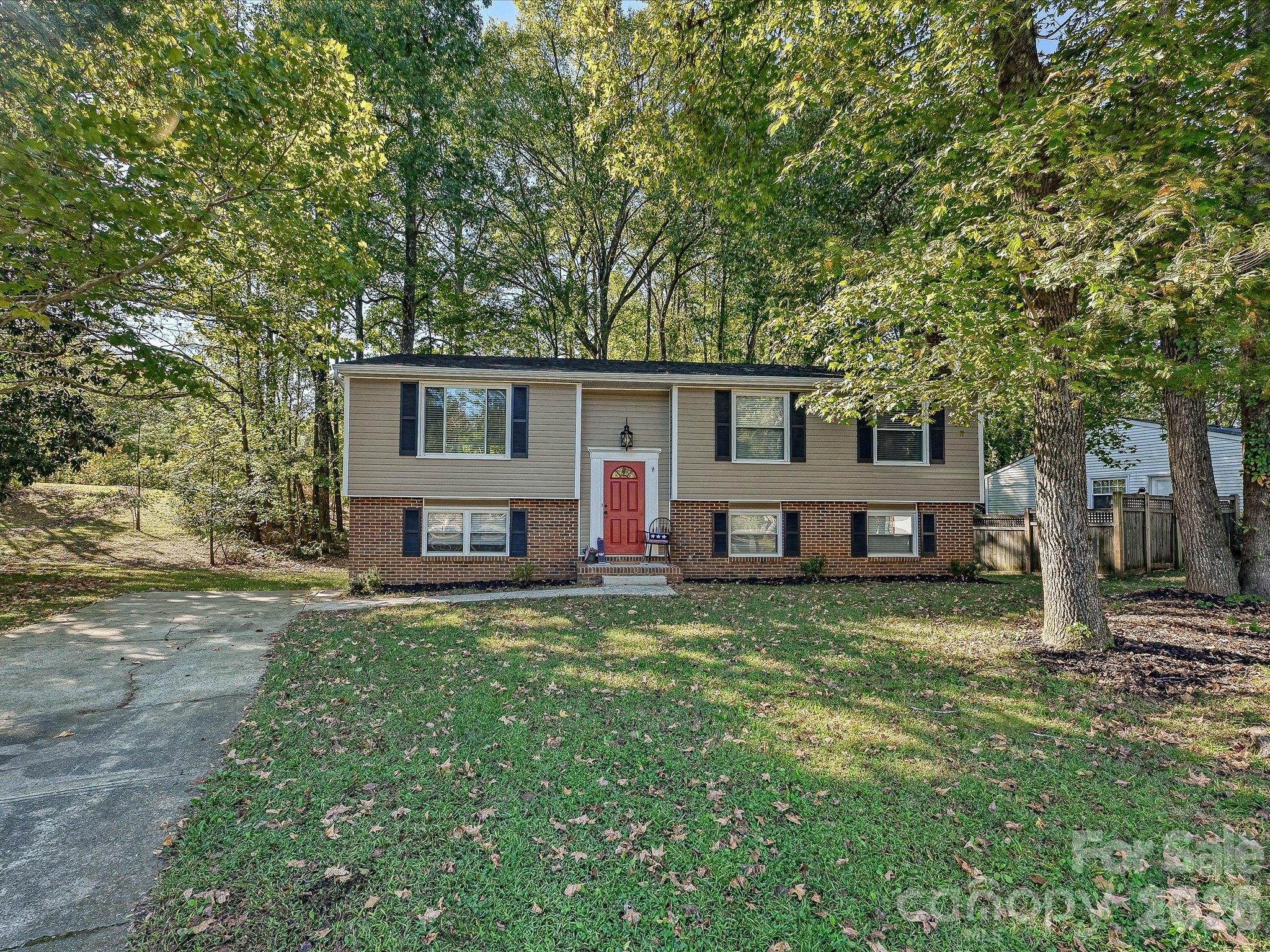 Welcome Home - 10446 Club Car Court, Mint Hill